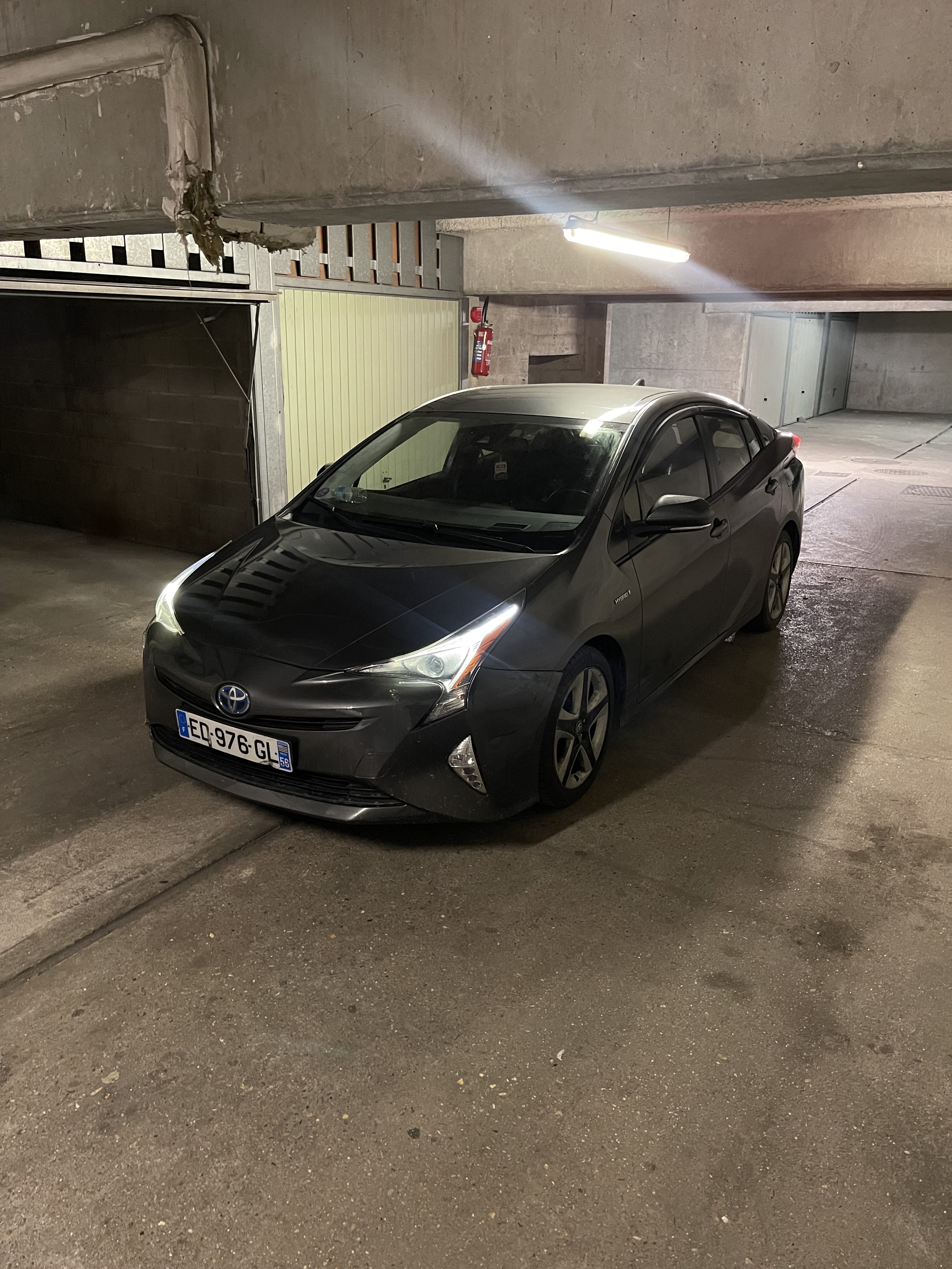 Toyota Prius, 2016, Essence 95 / Électrique (hybride), automatique
