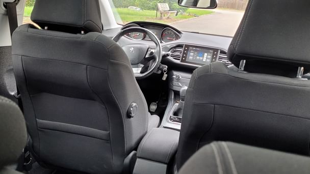 Peugeot 308 1.2l 110cv vignette crit'air 1 avec attelage avec Pneus neige