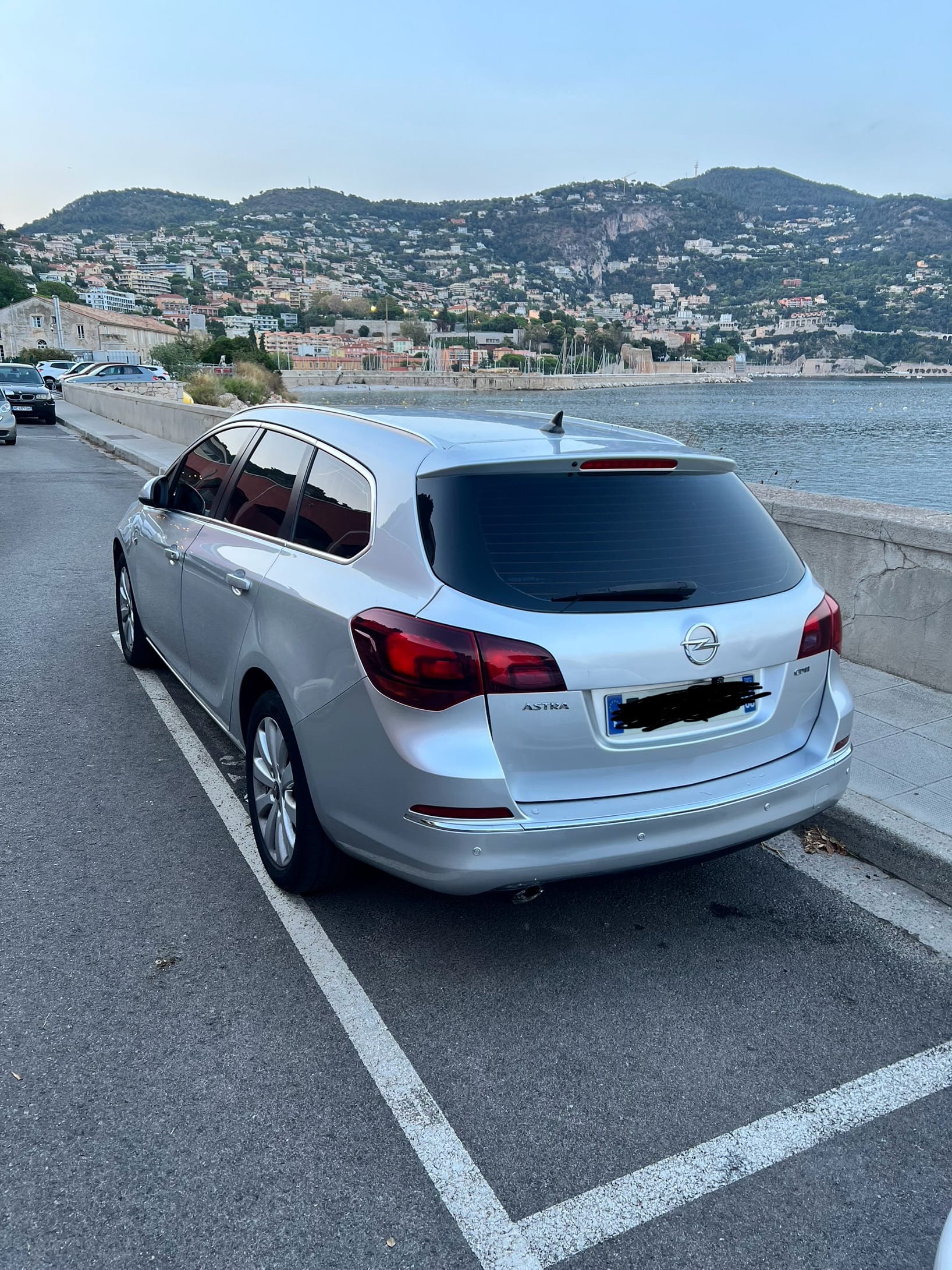 Opel Astra Sports Tourer 2l cdti avec Apple CarPlay