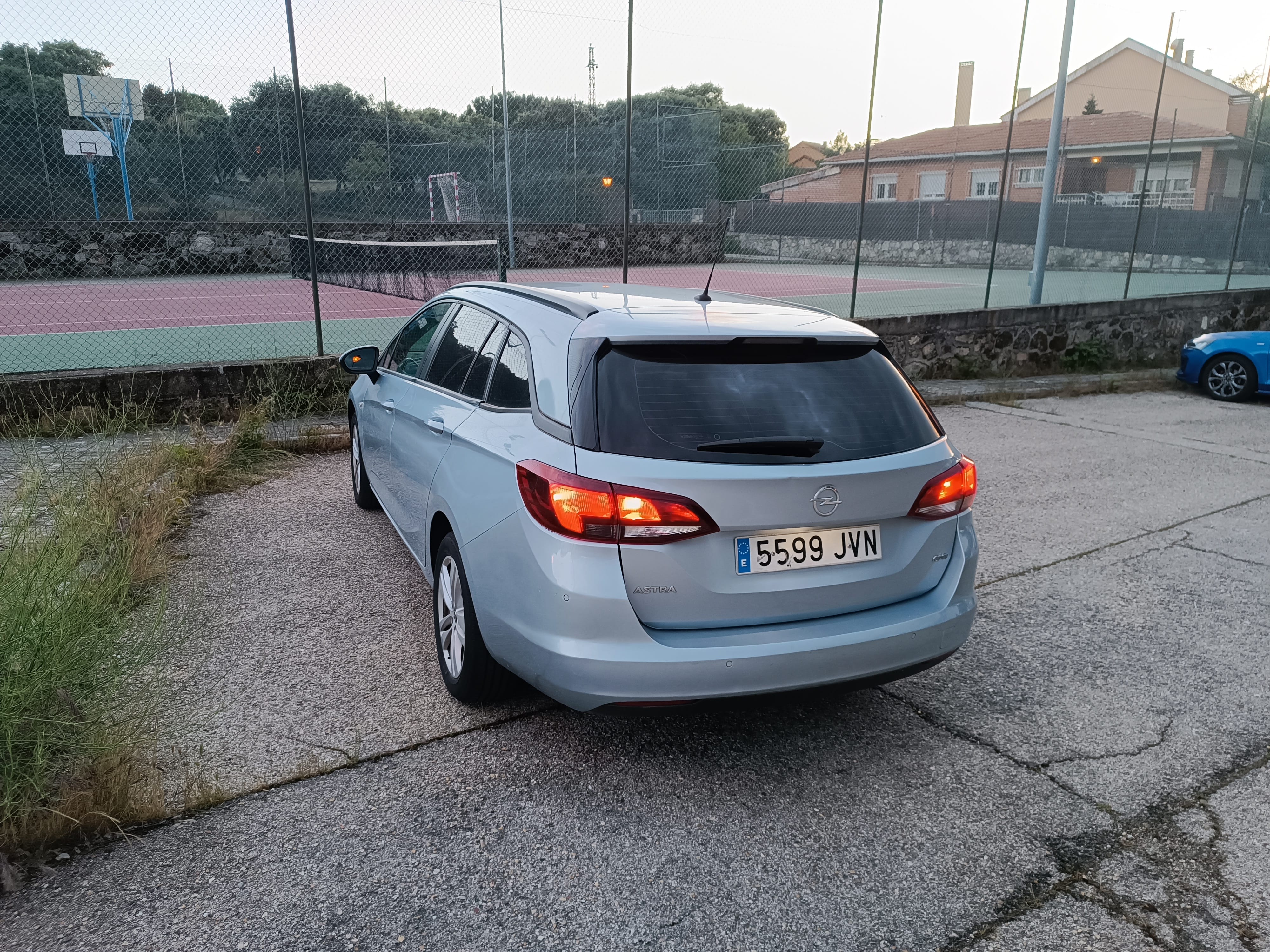 Opel Astra Sports Tourer 1.6 CDTI 136CV with GPS