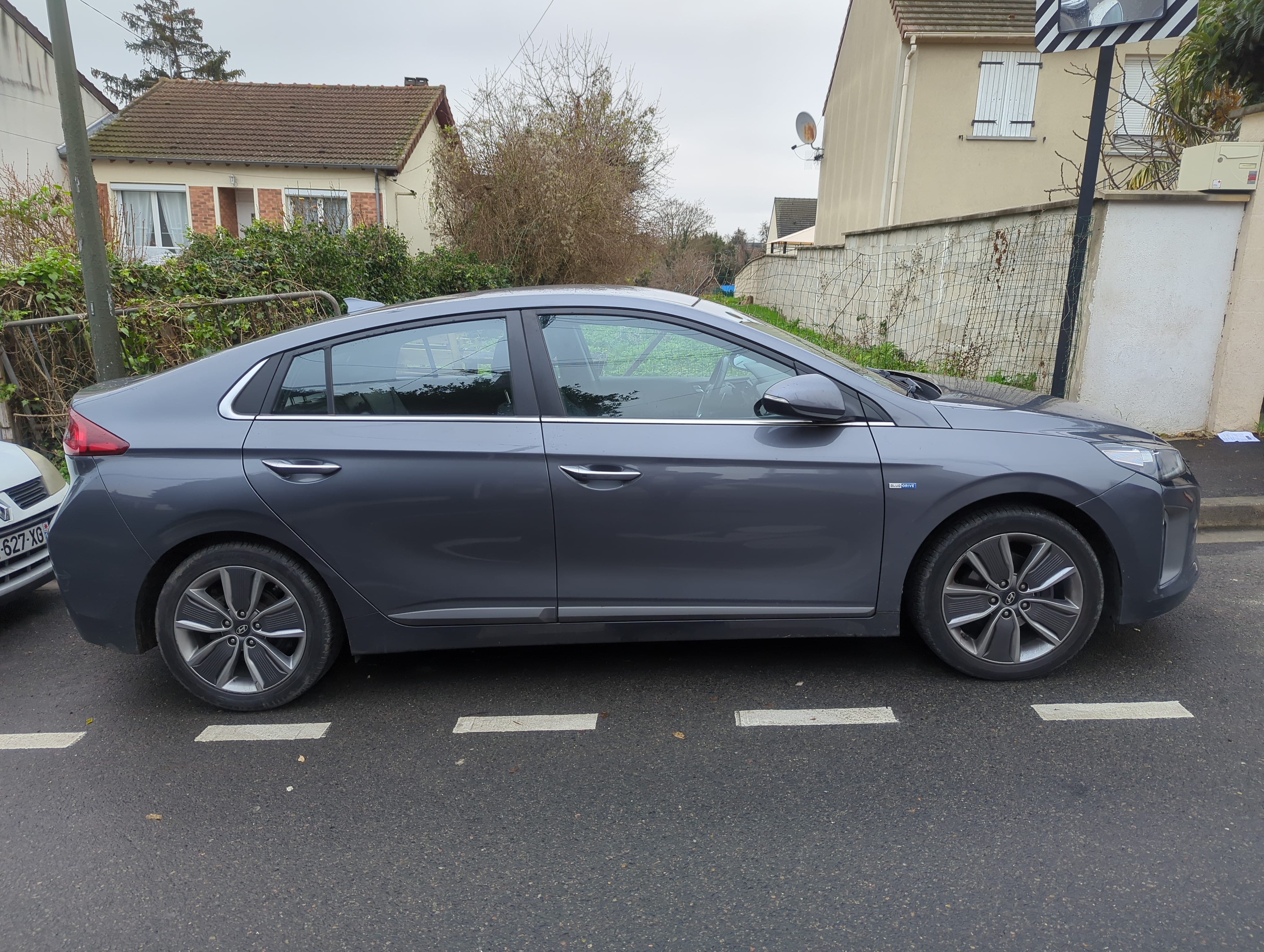 Hyundai Ioniq avec GPS