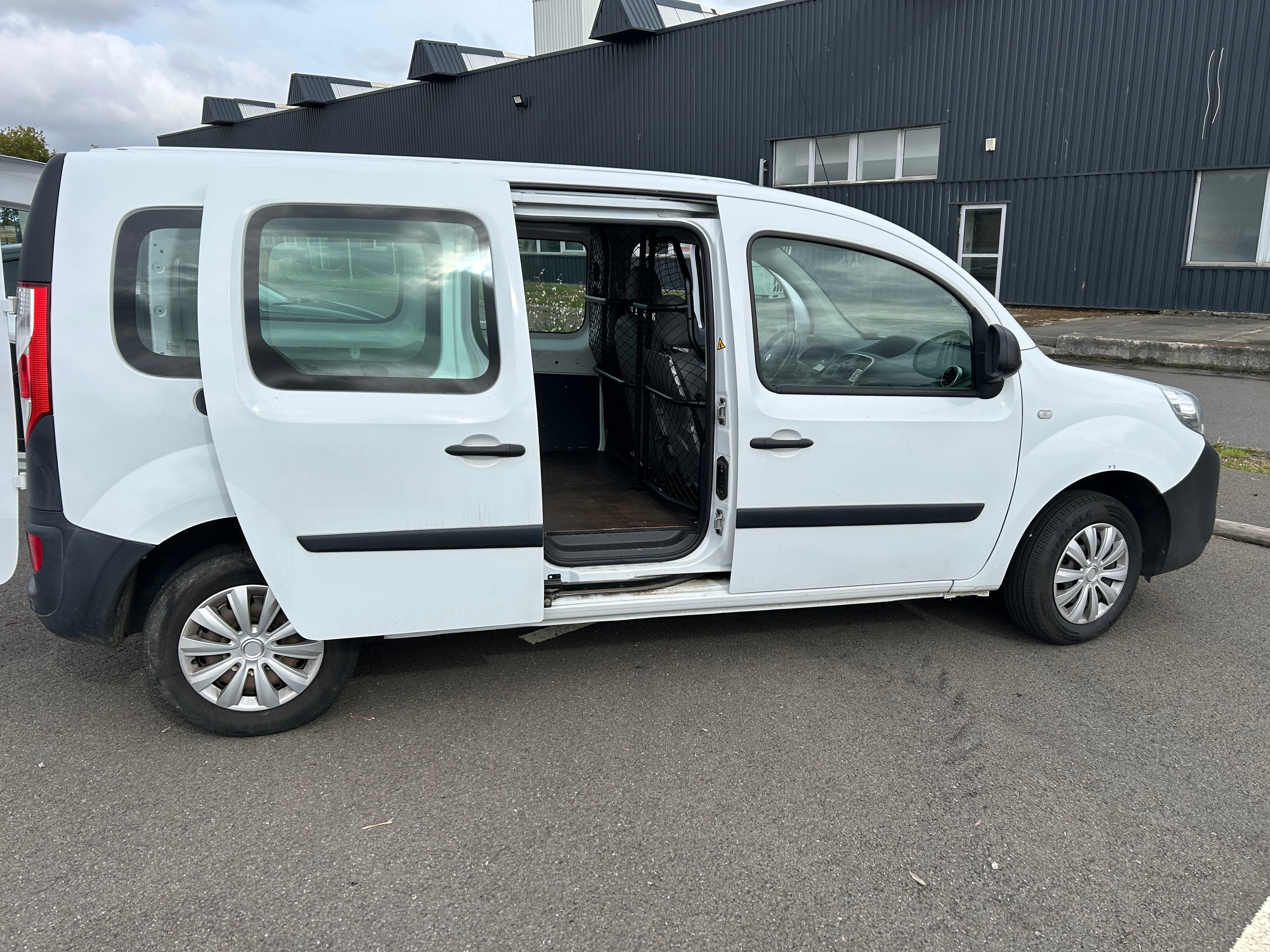 Renault Kangoo Fourgon avec Autoradio