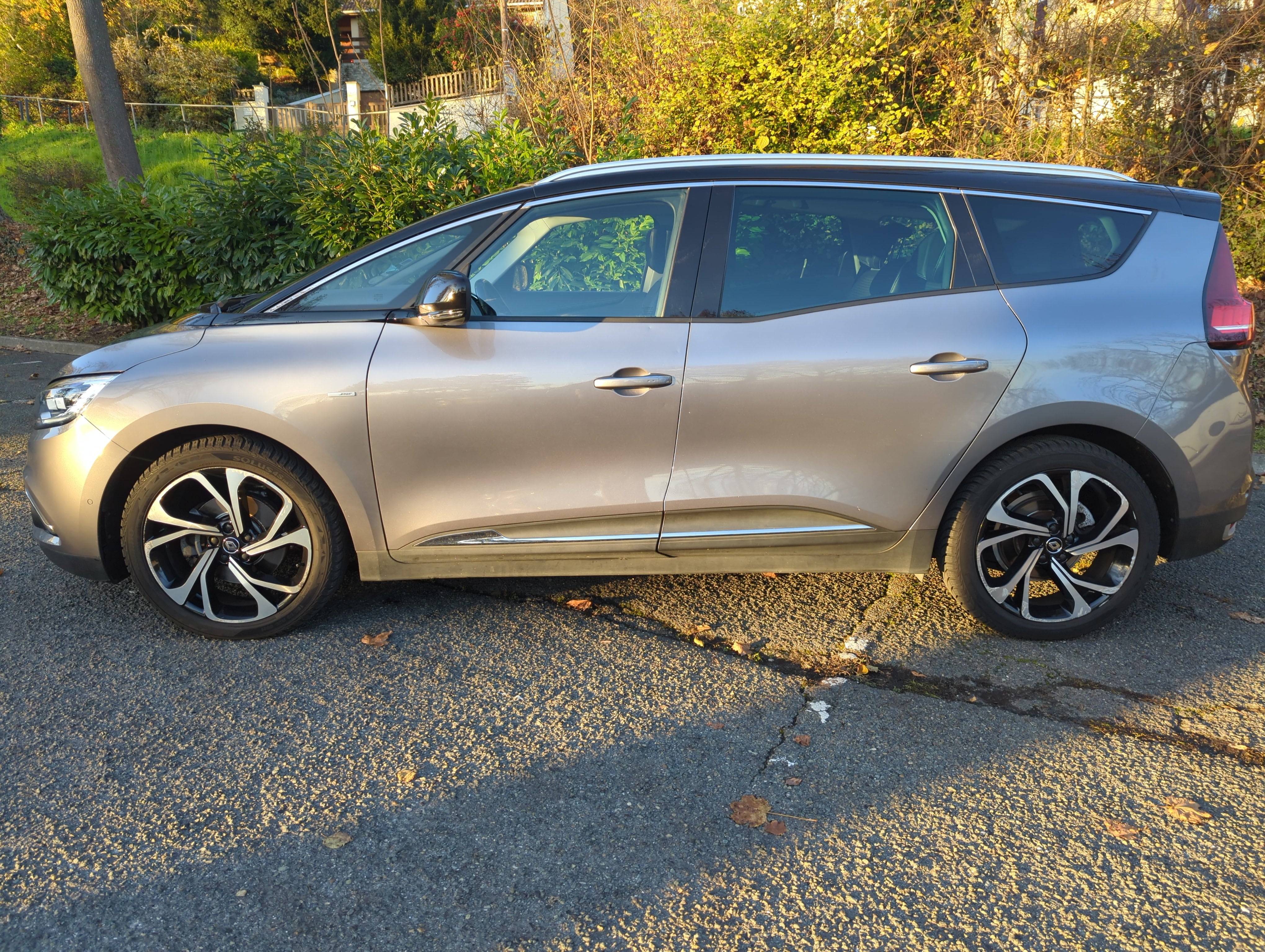 Renault Grand Scenic IV INTENS, 7 places 1.6l DCI 160 CH Boîte Auto EDC avec Climatisation