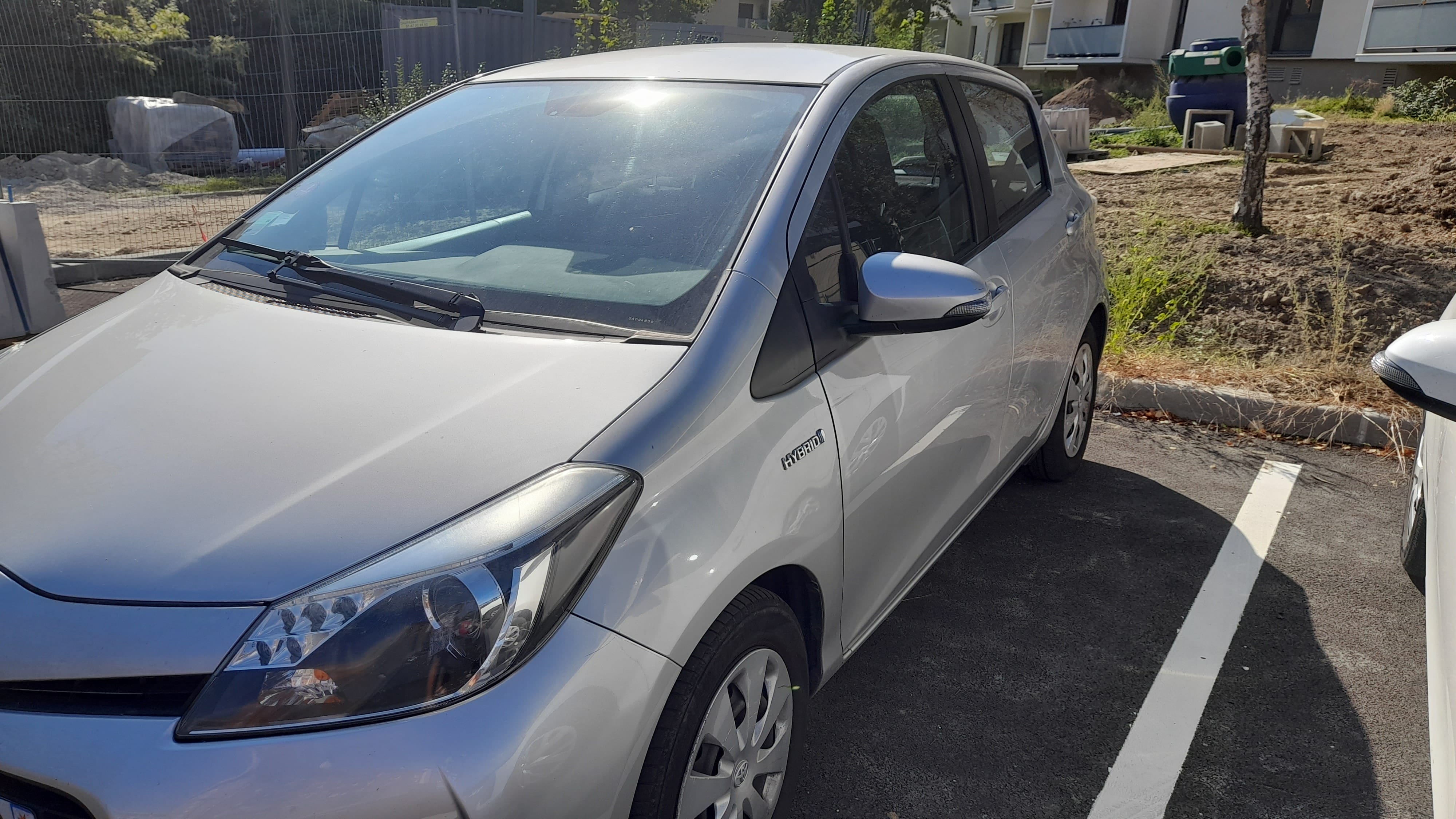 Toyota Yaris, 2014, Essence 95 / Électrique (hybride), automatique
