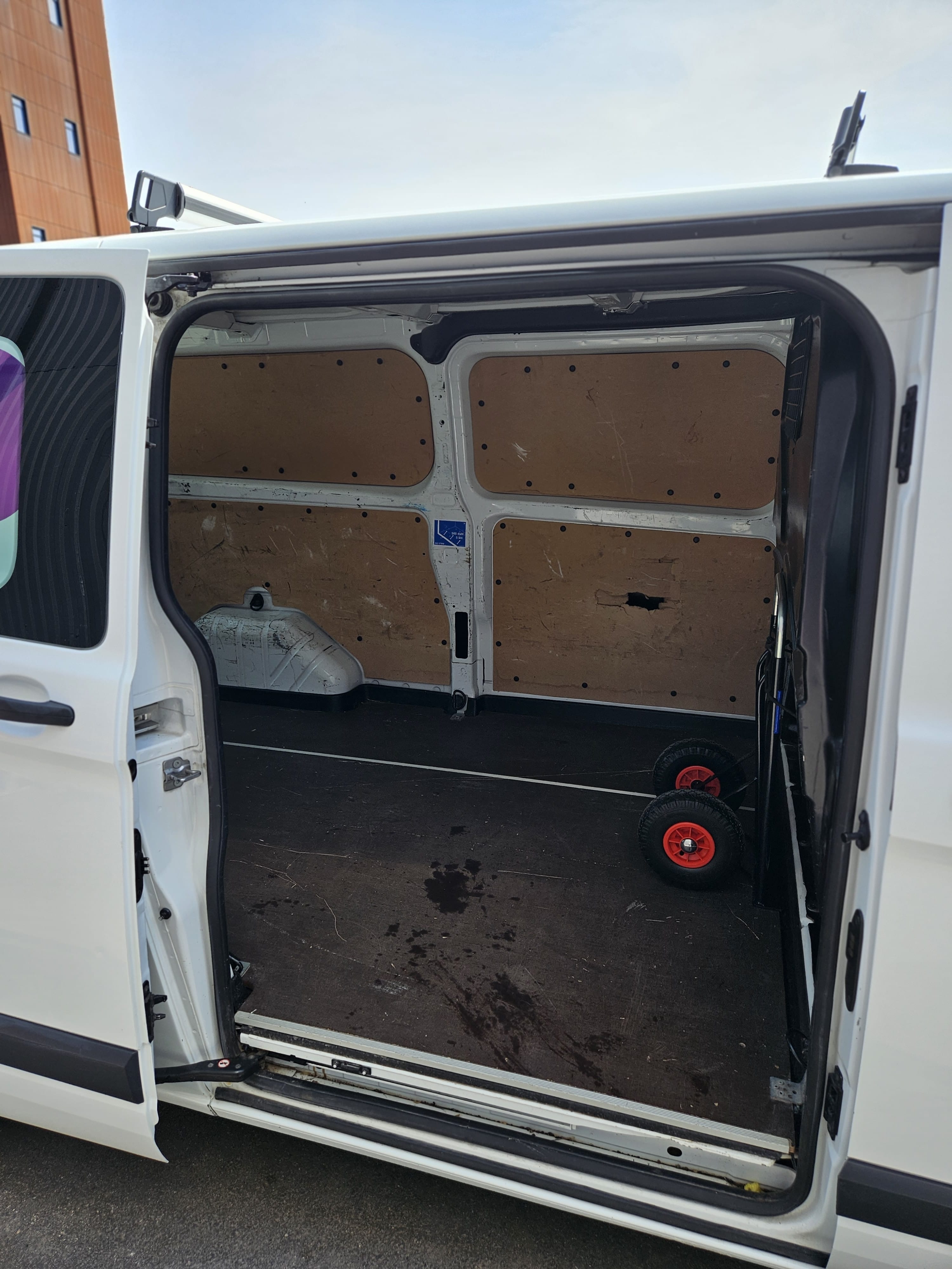 Ford Transit Custom Varebil med egen parkeringsplass. med USB ladeuttak