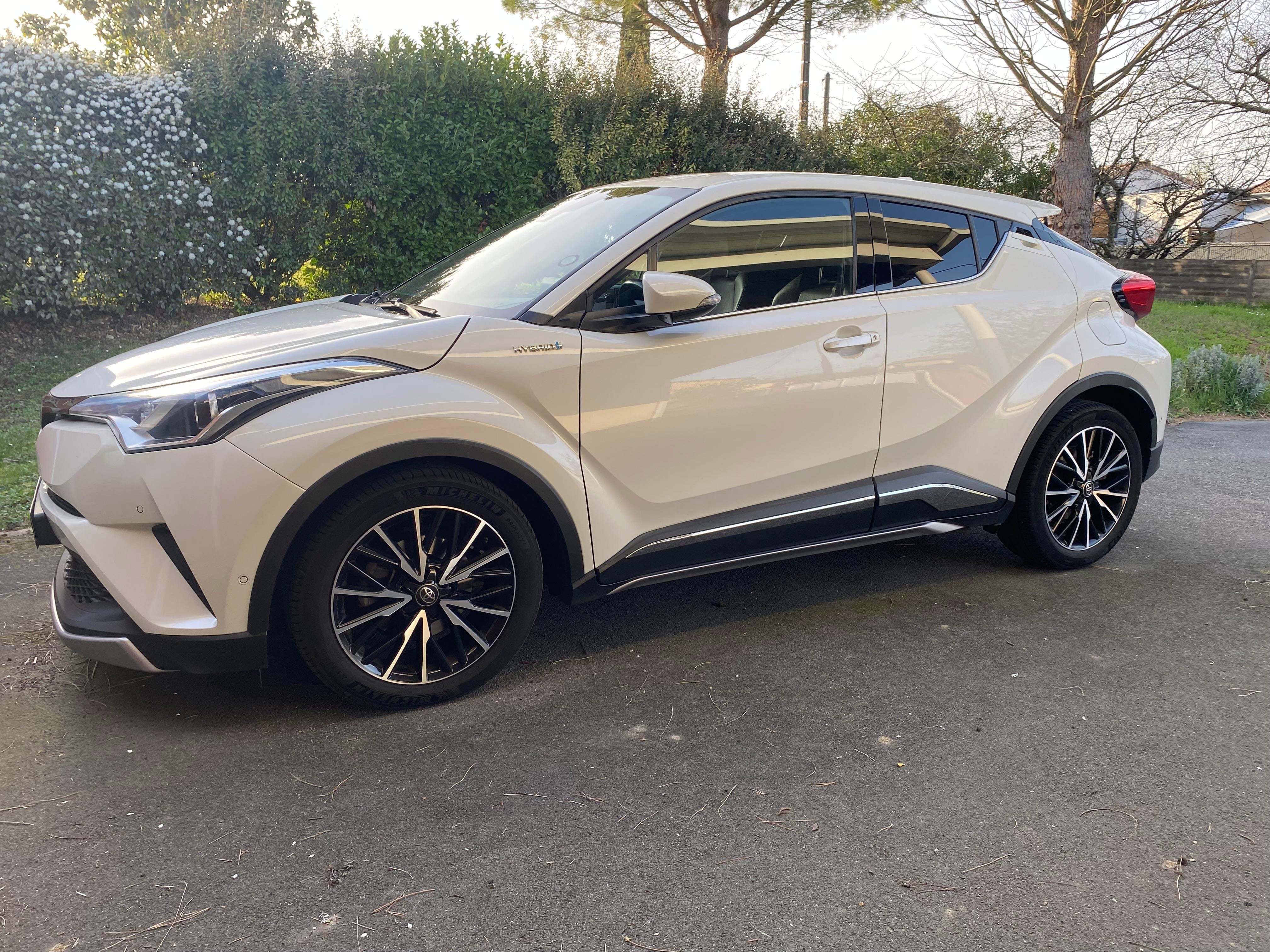 Toyota C-HR, 2017, Diesel / Électrique (hybride), automatique