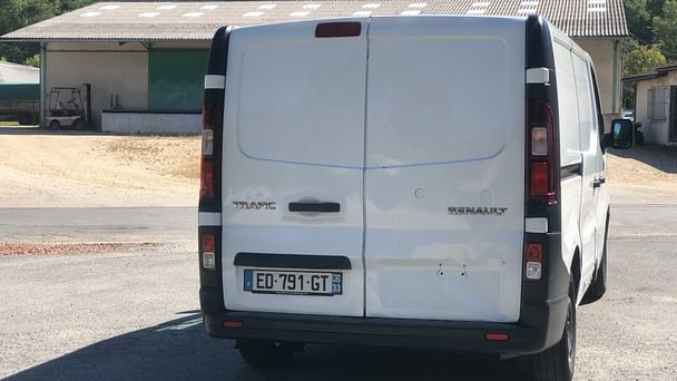 Renault Trafic Louez un Renault Trafic 3 facilement et rapidement avec B’Rent sur Getaround ! avec Entrée audio / iPod