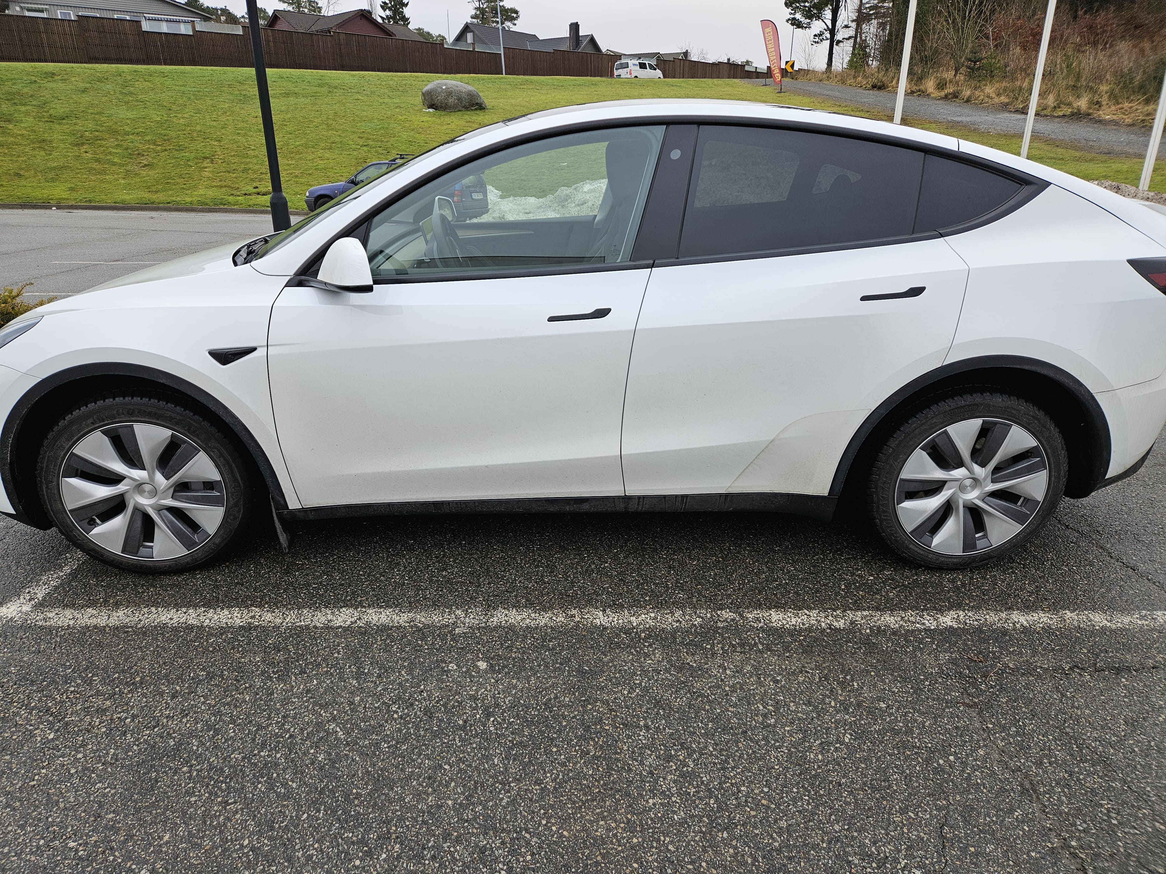 Tesla Model Y Long Range med GPS