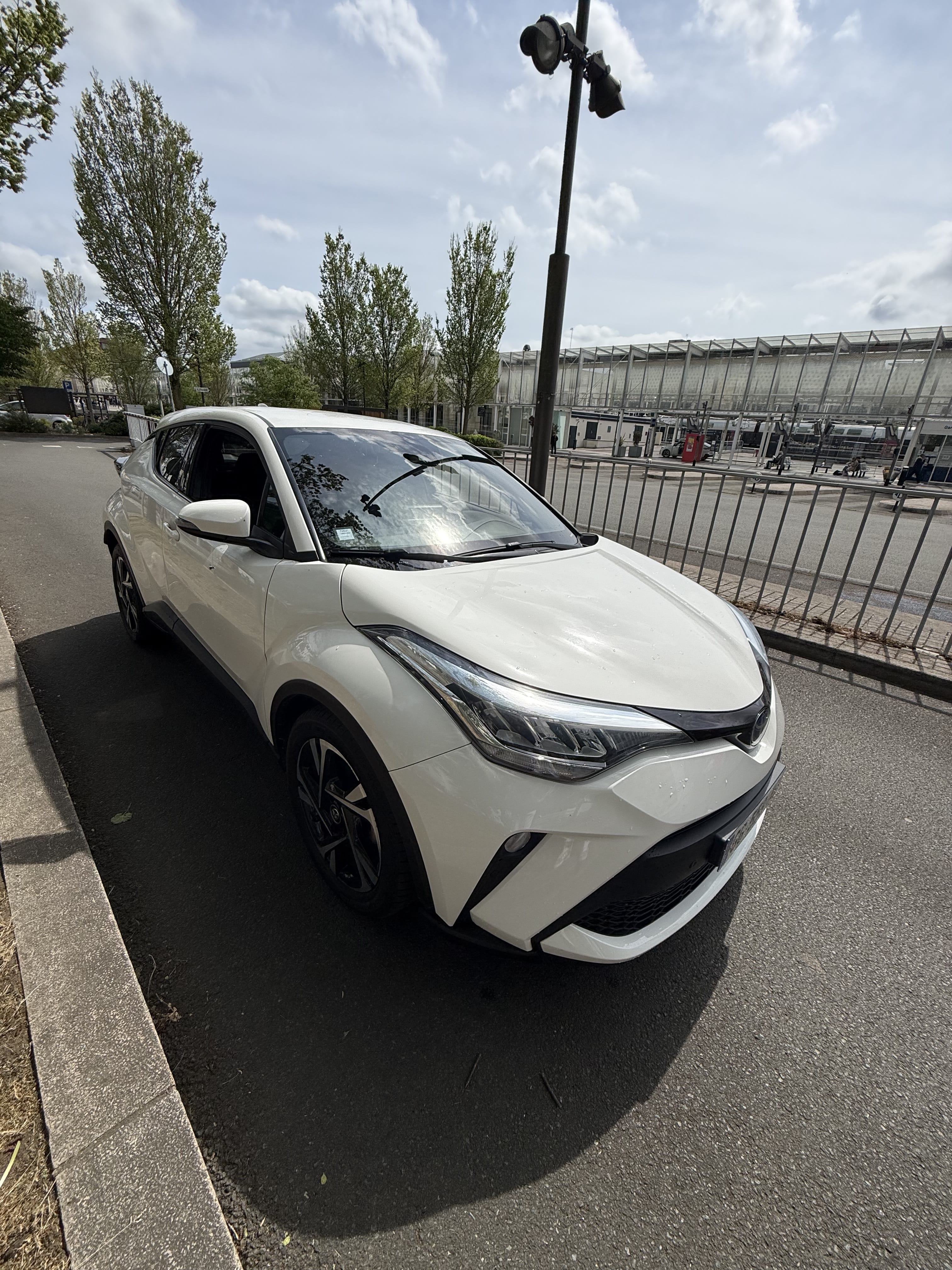 Toyota C-HR Hybrid, 2022, Essence 95 / Électrique (hybride), automatique