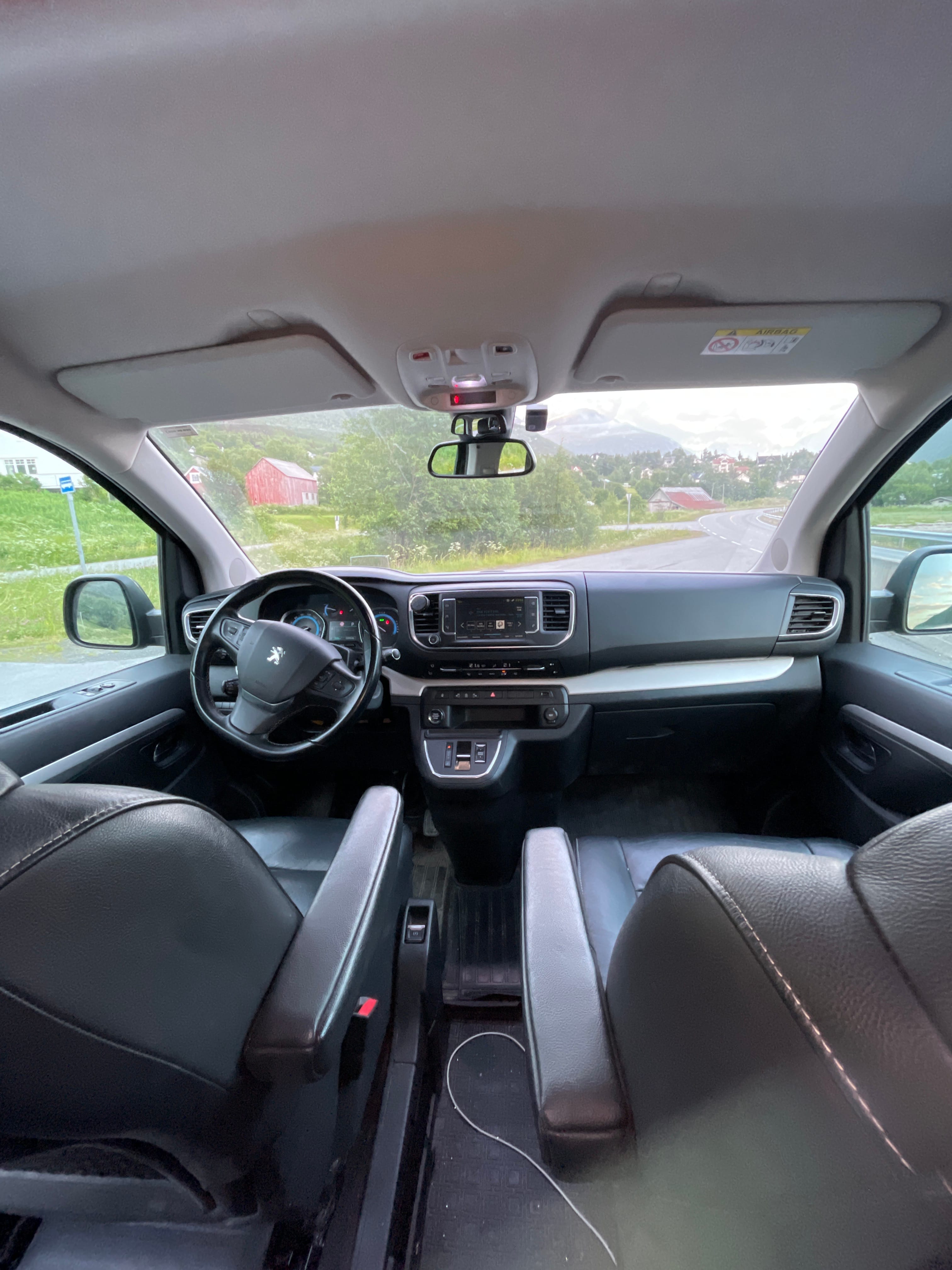 Peugeot E-Traveller med GPS