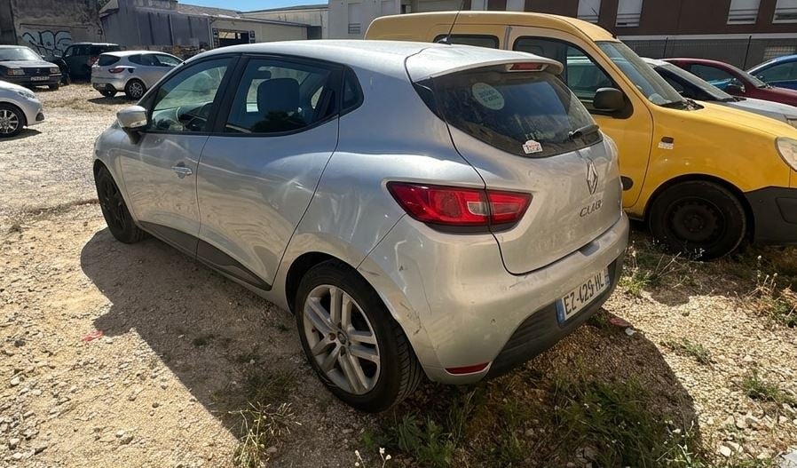 Renault Clio EZ429HL with GPS