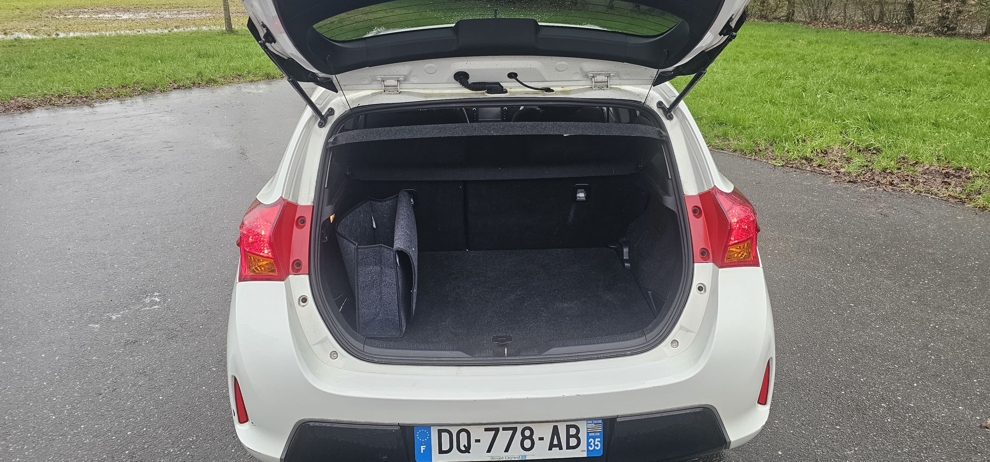 Toyota Auris avec Entrée audio / iPod