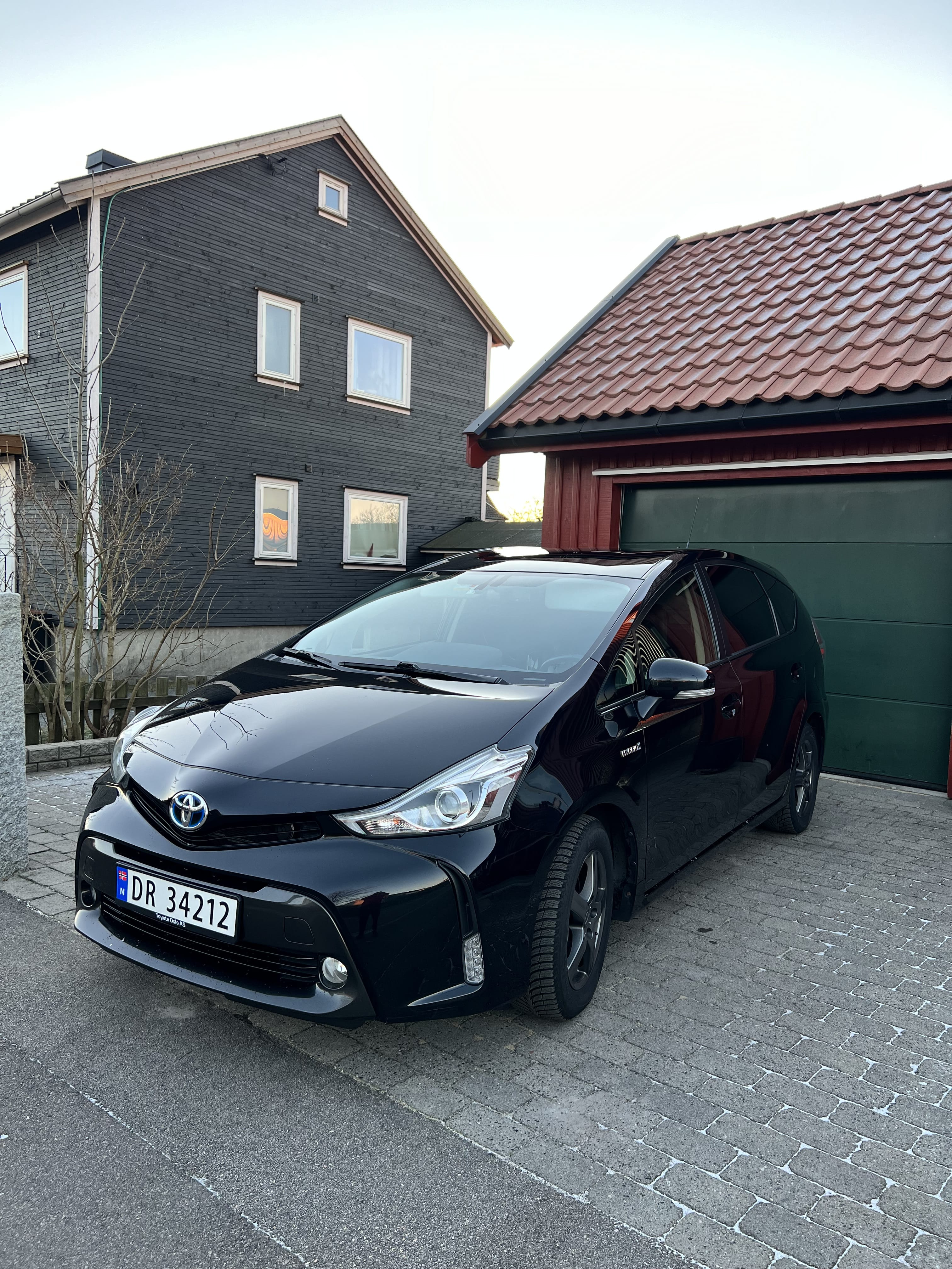 Toyota Prius +, 2017, Blyfri 95 / Elektrisk (hybrid), automatisk, 7 seter