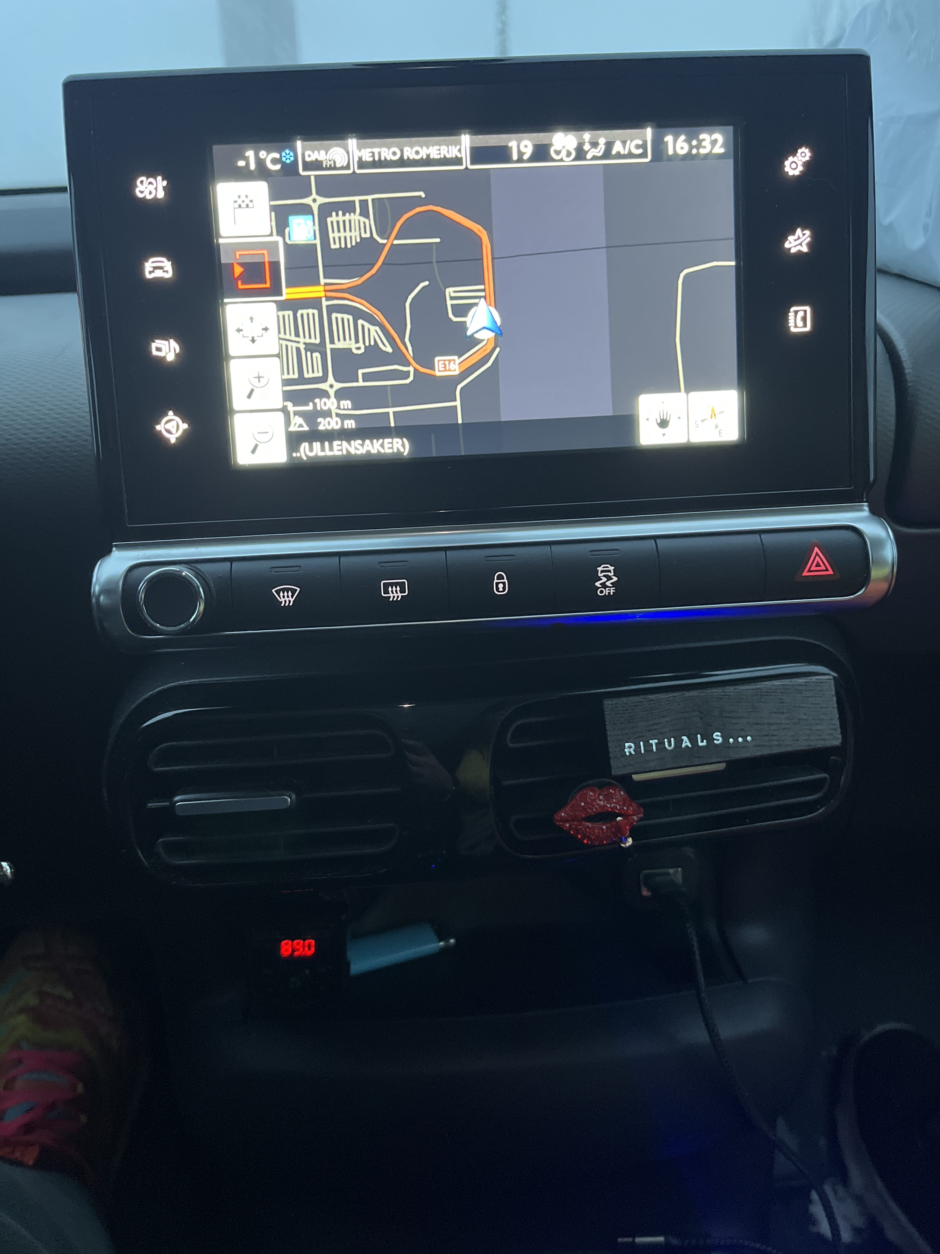 Citroen C4 Cactus with Baby seat