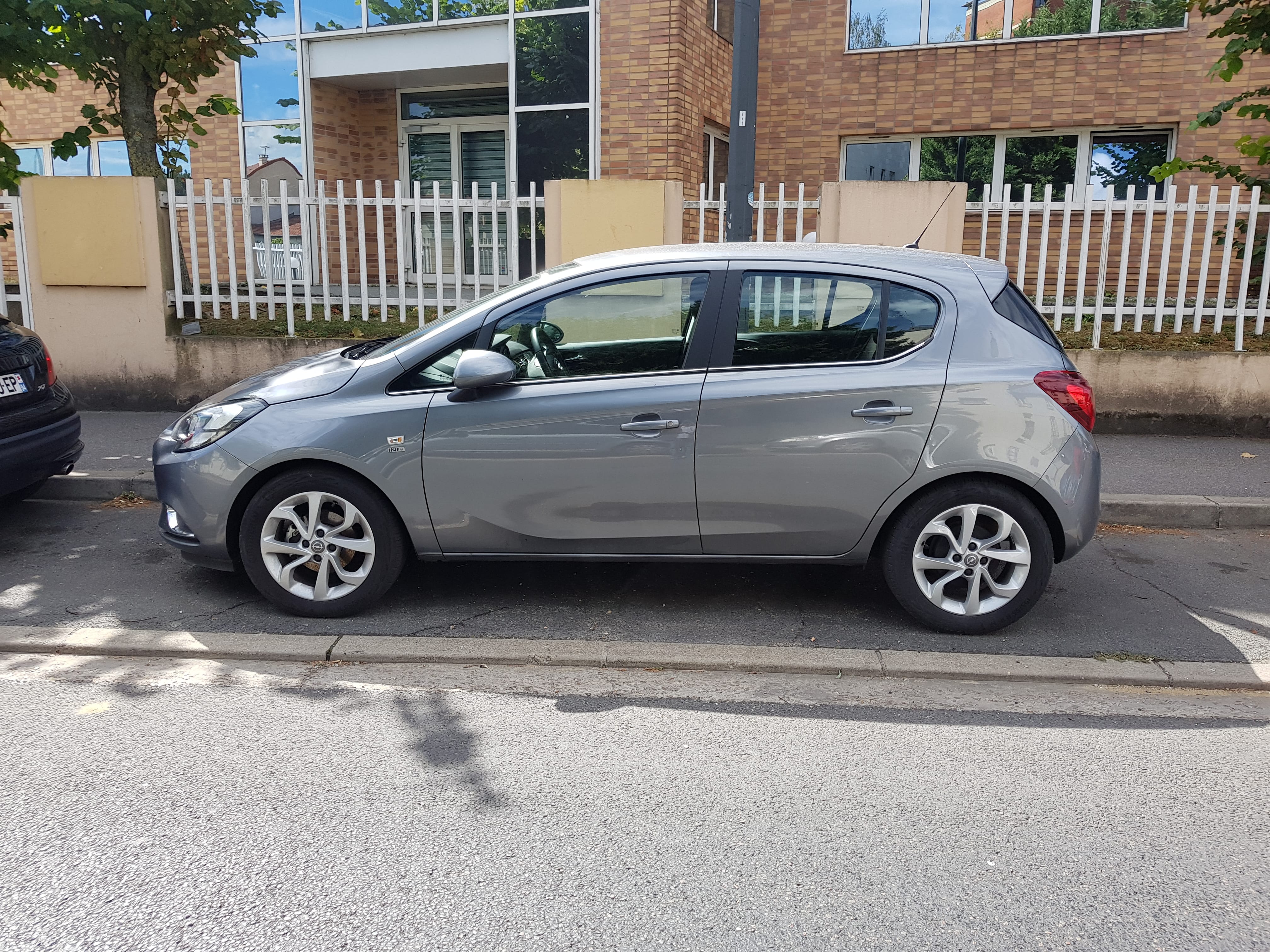 Opel Corsa Série spéciale "120" avec Climatisation