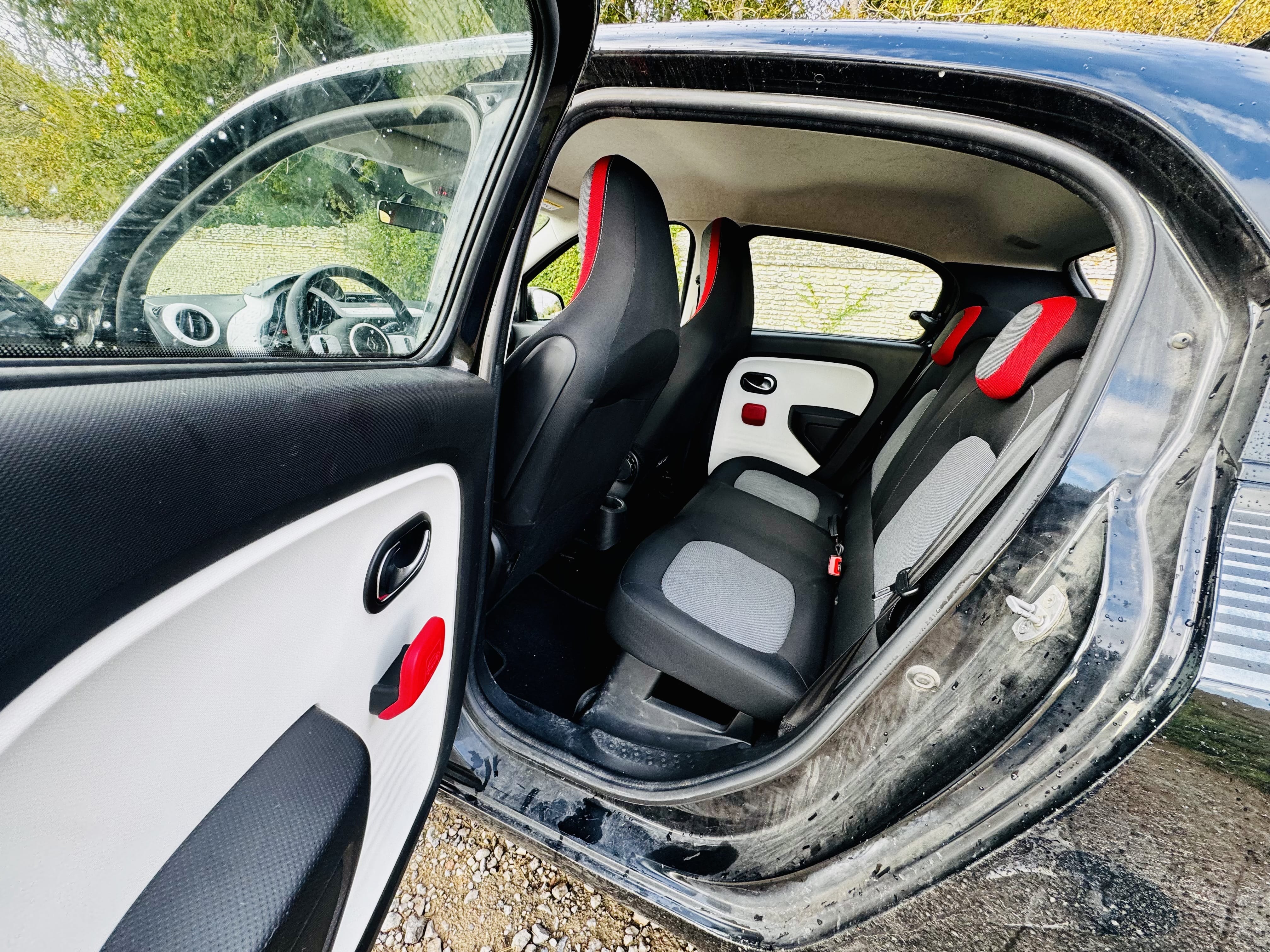 Renault Twingo III 1.0L 70ch avec Port USB