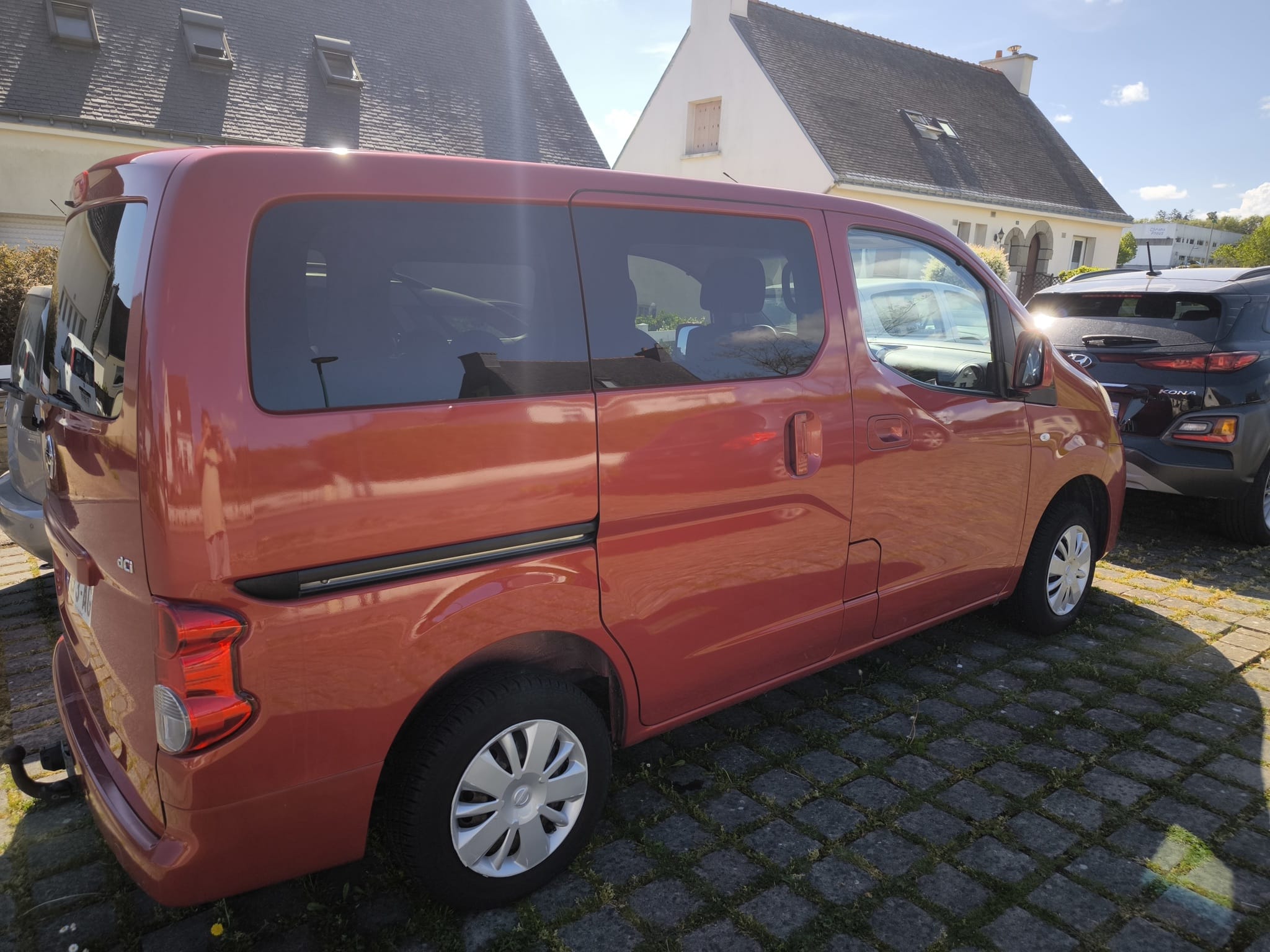 Nissan NV200 Combi avec Attelage