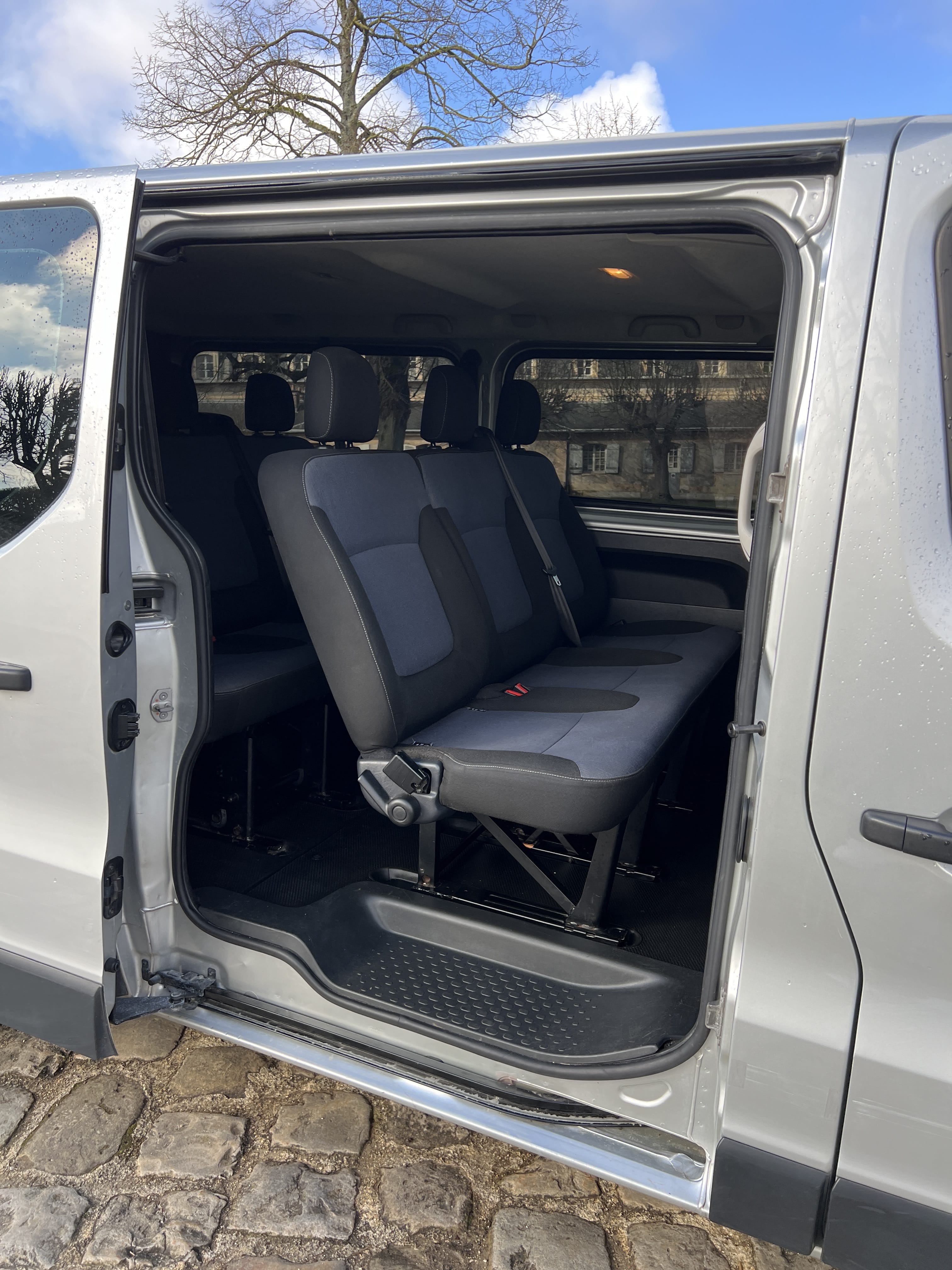 Opel Vivaro Combi avec Pneus neige