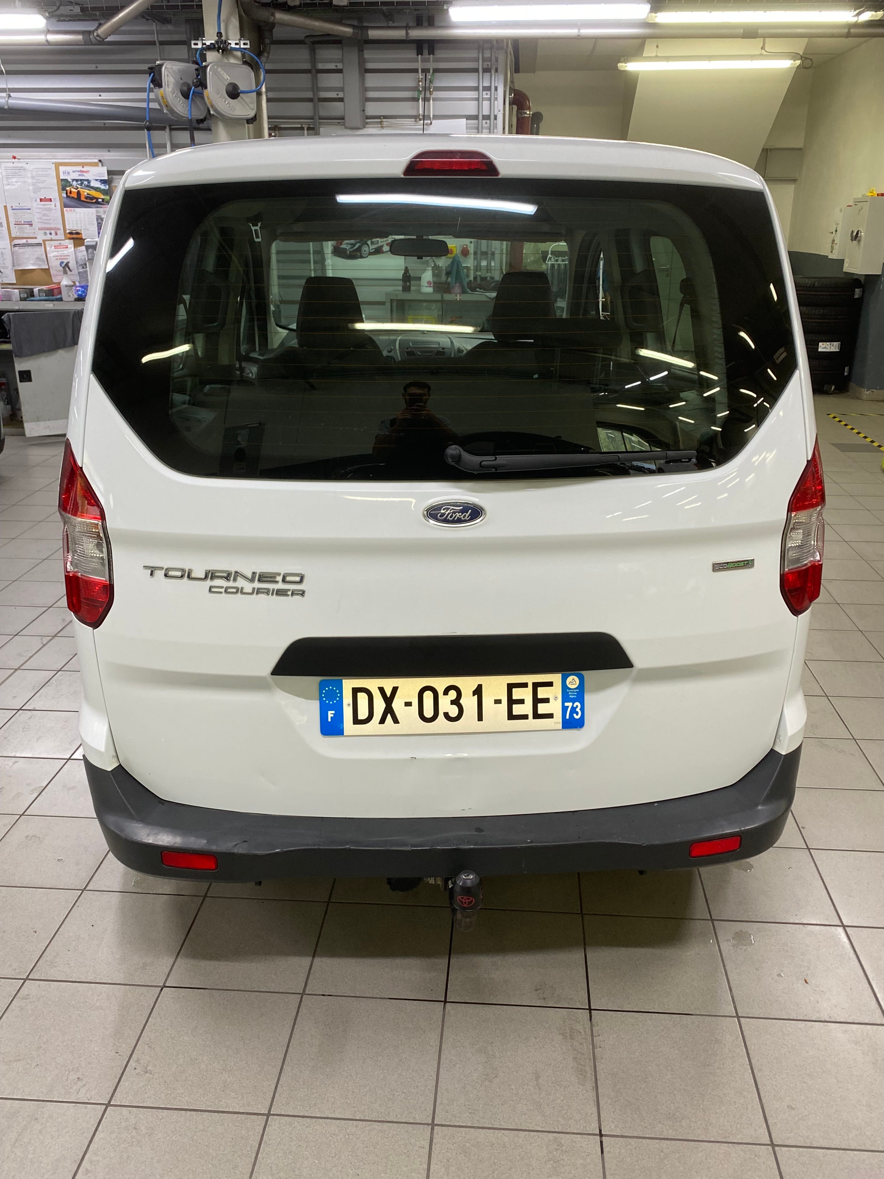 Ford Tourneo Courier avec Climatisation