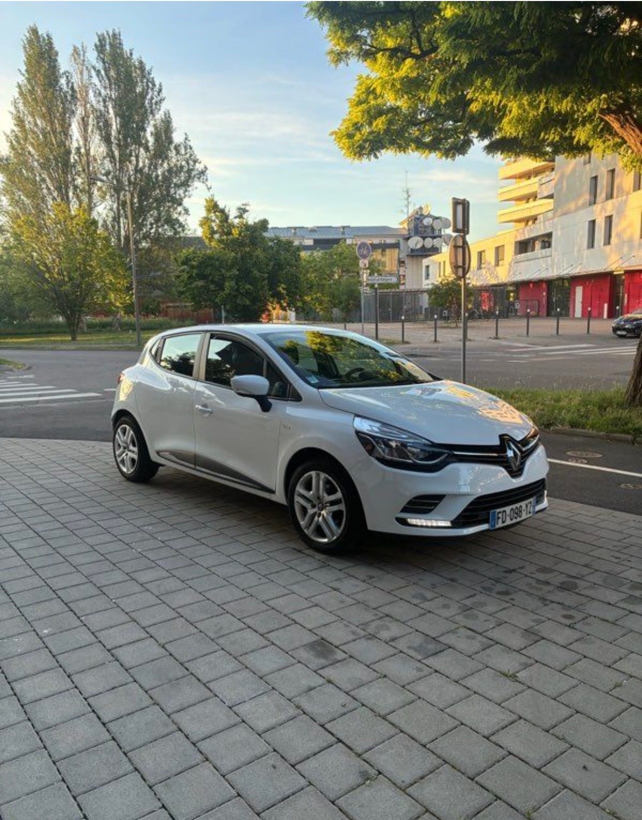 Renault Clio, 2019, Essence 98