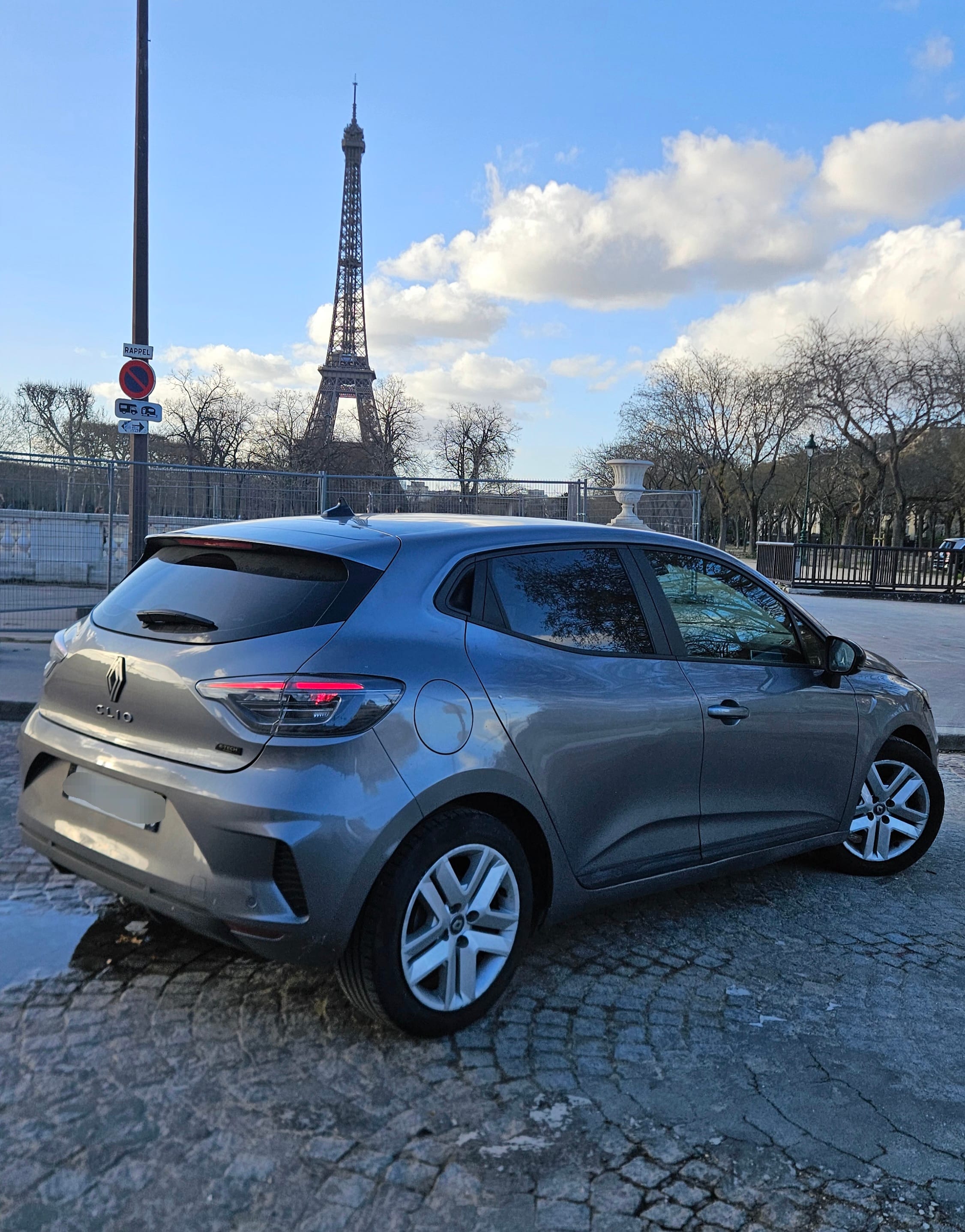 Renault Clio E-tech avec GPS