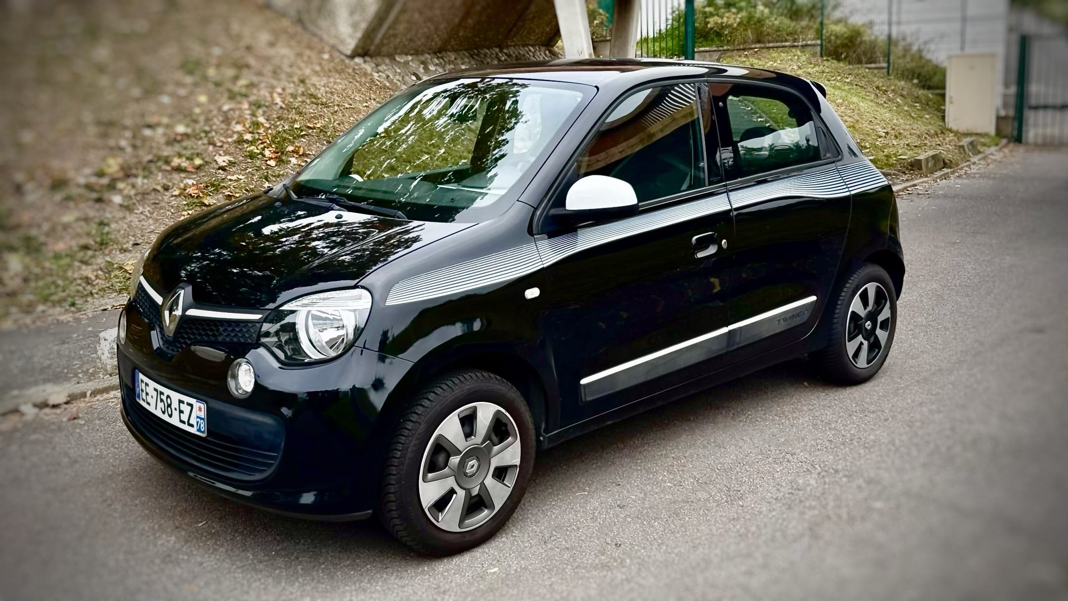 Renault Twingo III, 2016, Essence 95 / Électrique (hybride)