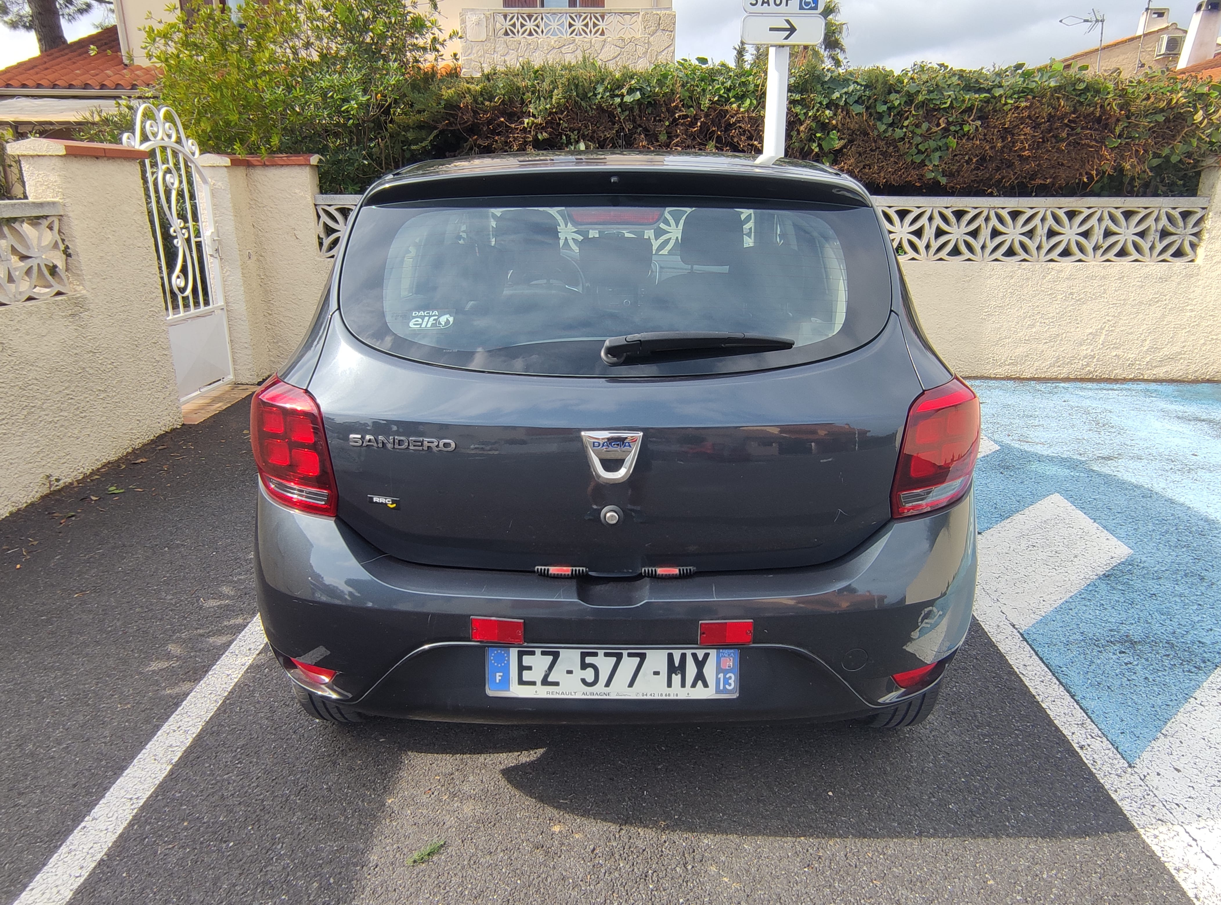 Dacia Sandero with Audio / iPod input