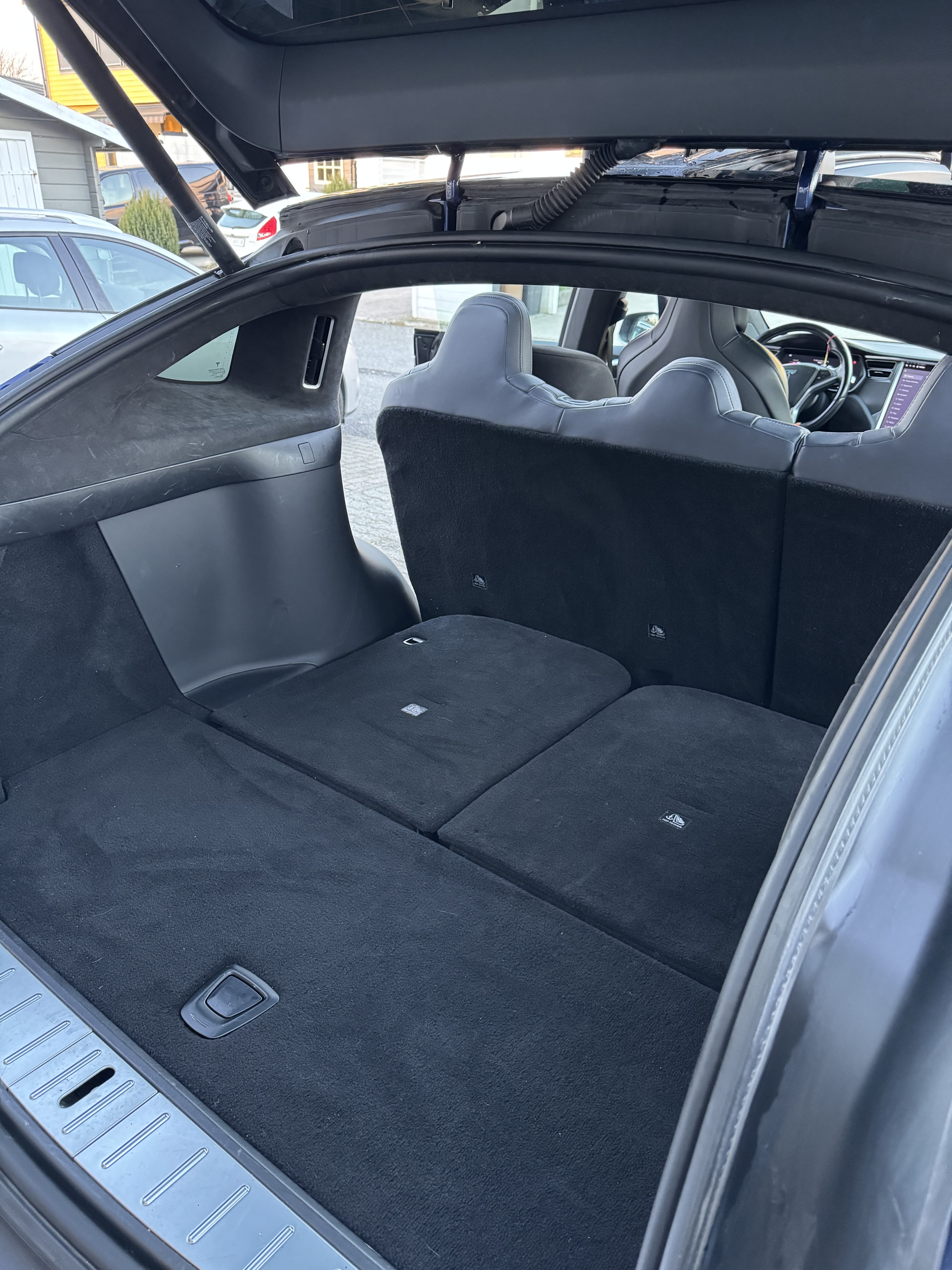 Tesla Model X med Bluetooth audio