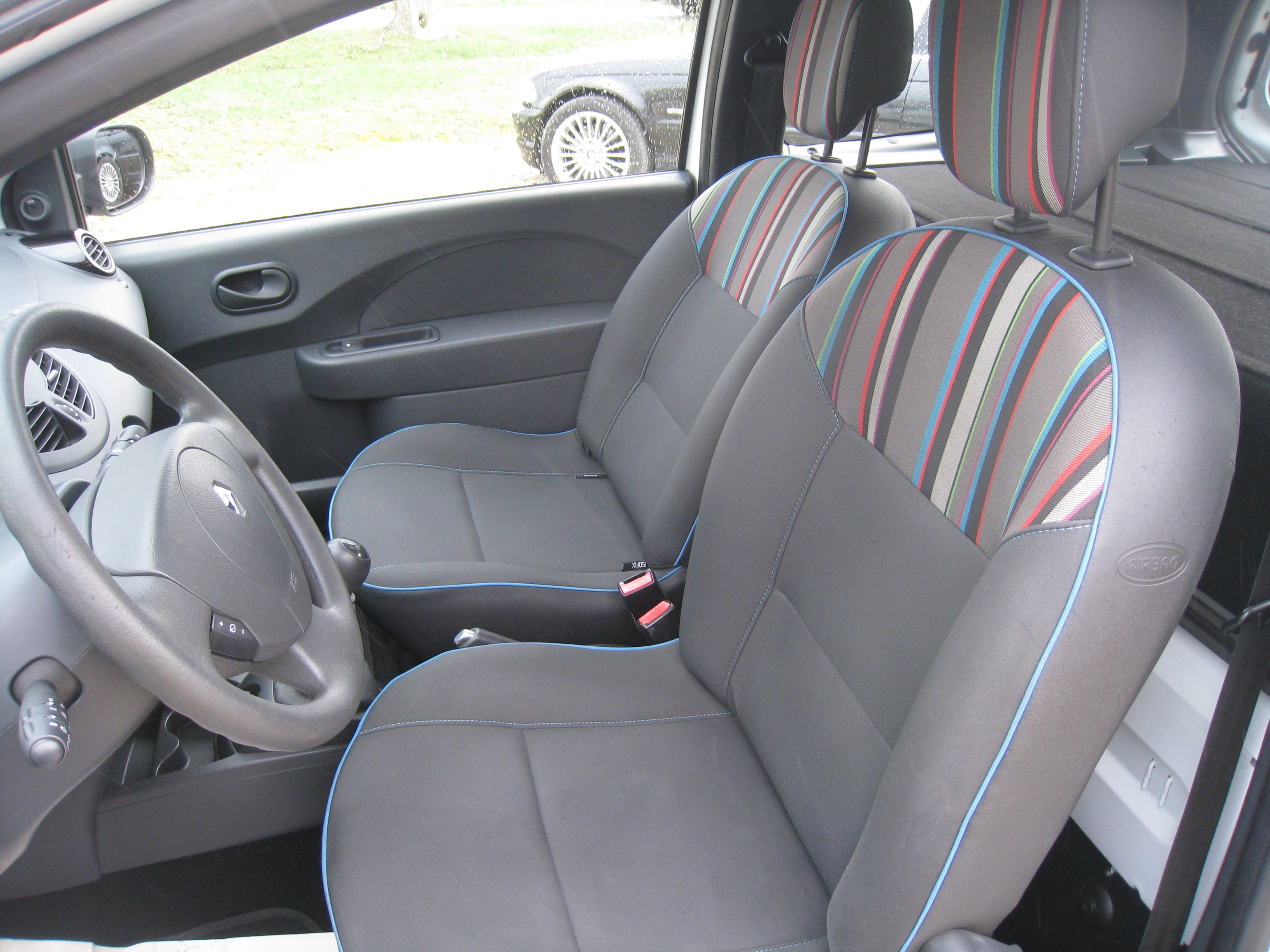 Renault Twingo - 2 places - Crit'Air 1 avec GPS