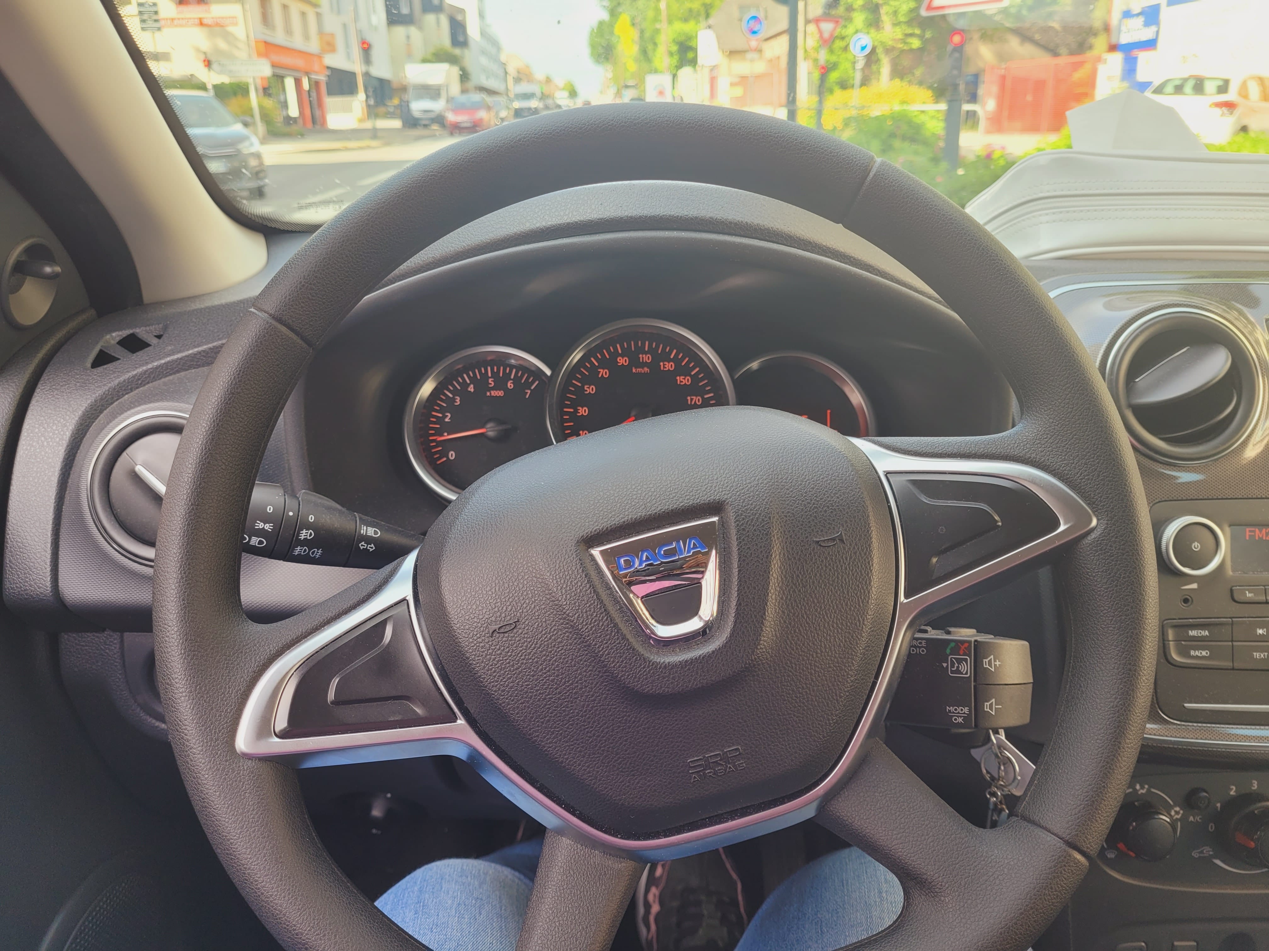 Dacia Sandero avec Siège bébé