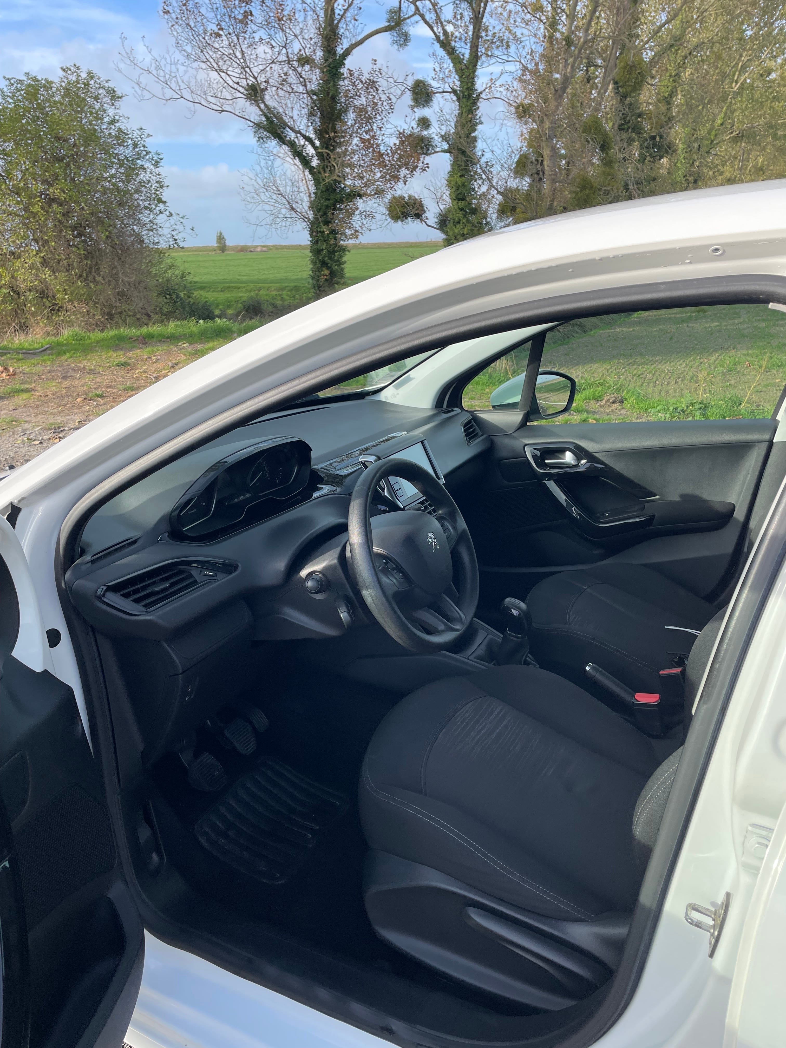 Peugeot 208 avec Apple CarPlay
