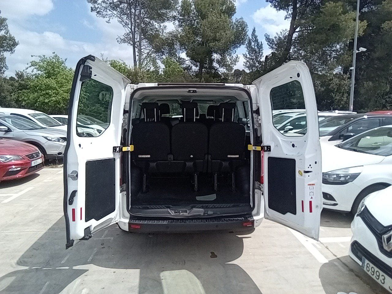 Ford Transit Custom Kombi 9 plazas with Audio / iPod input