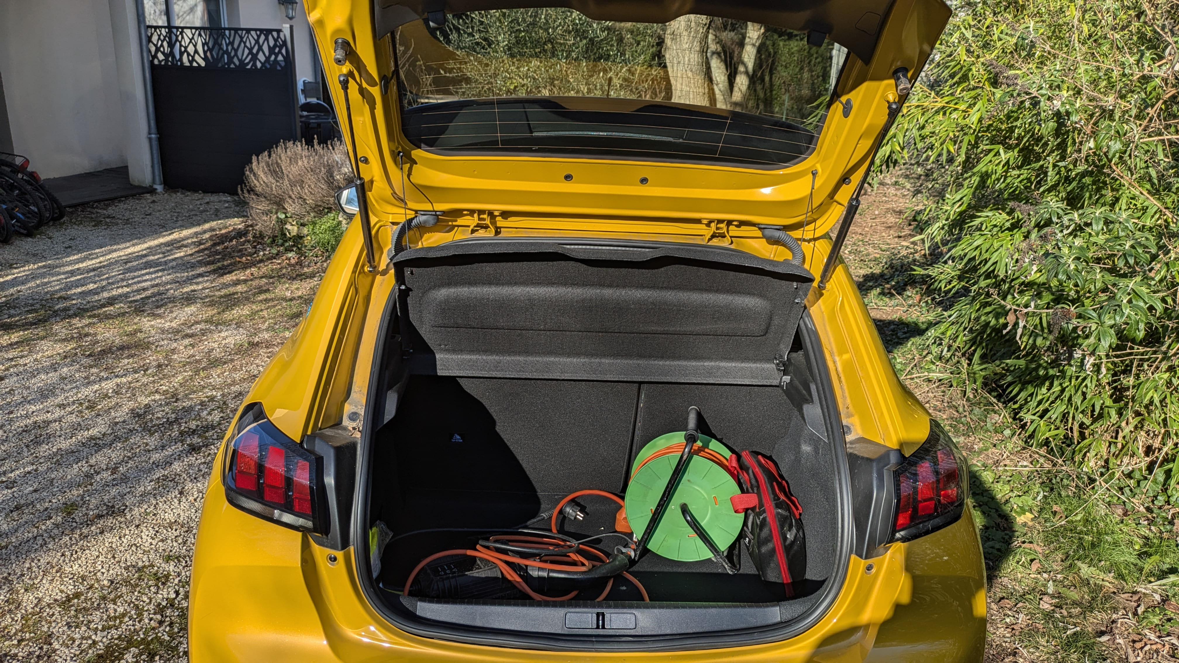 Peugeot e-208 Style Électrique avec GPS