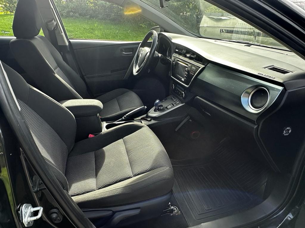 Toyota Auris Touring Sports 1,8 Bensin, Automat, perfekt for korte og lange kjøreturer. mit Tempomat
