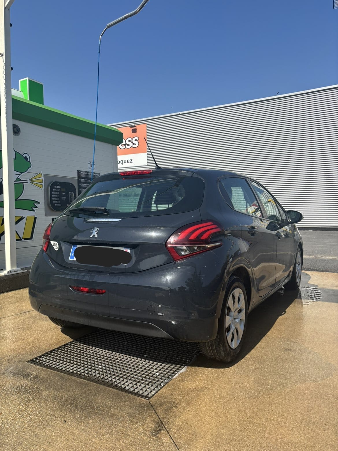 Peugeot 208
