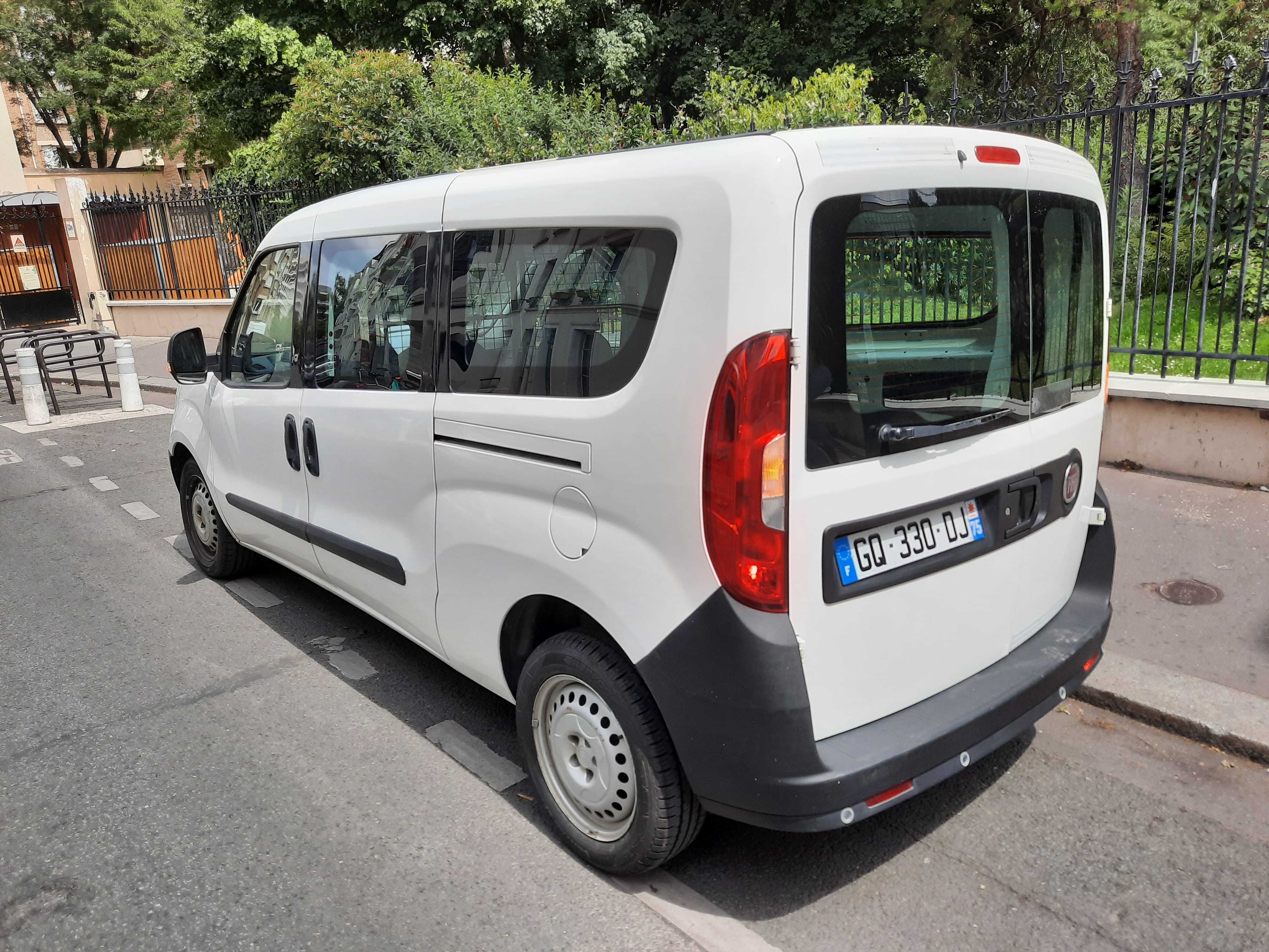 Fiat Doblo Cargo Maxi vitré Diesel avec Audio Bluetooth