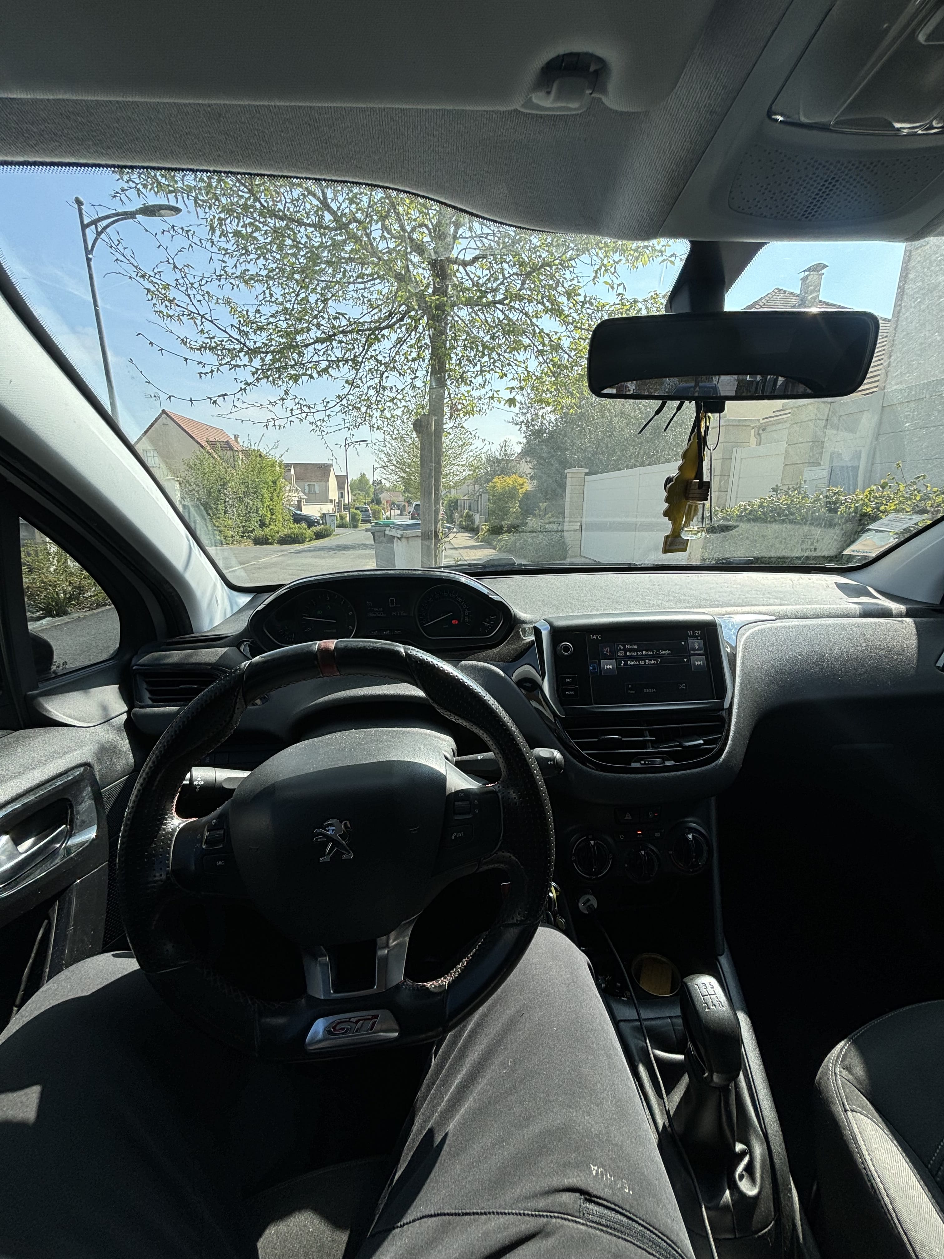 Peugeot 208 GT Line avec GPS