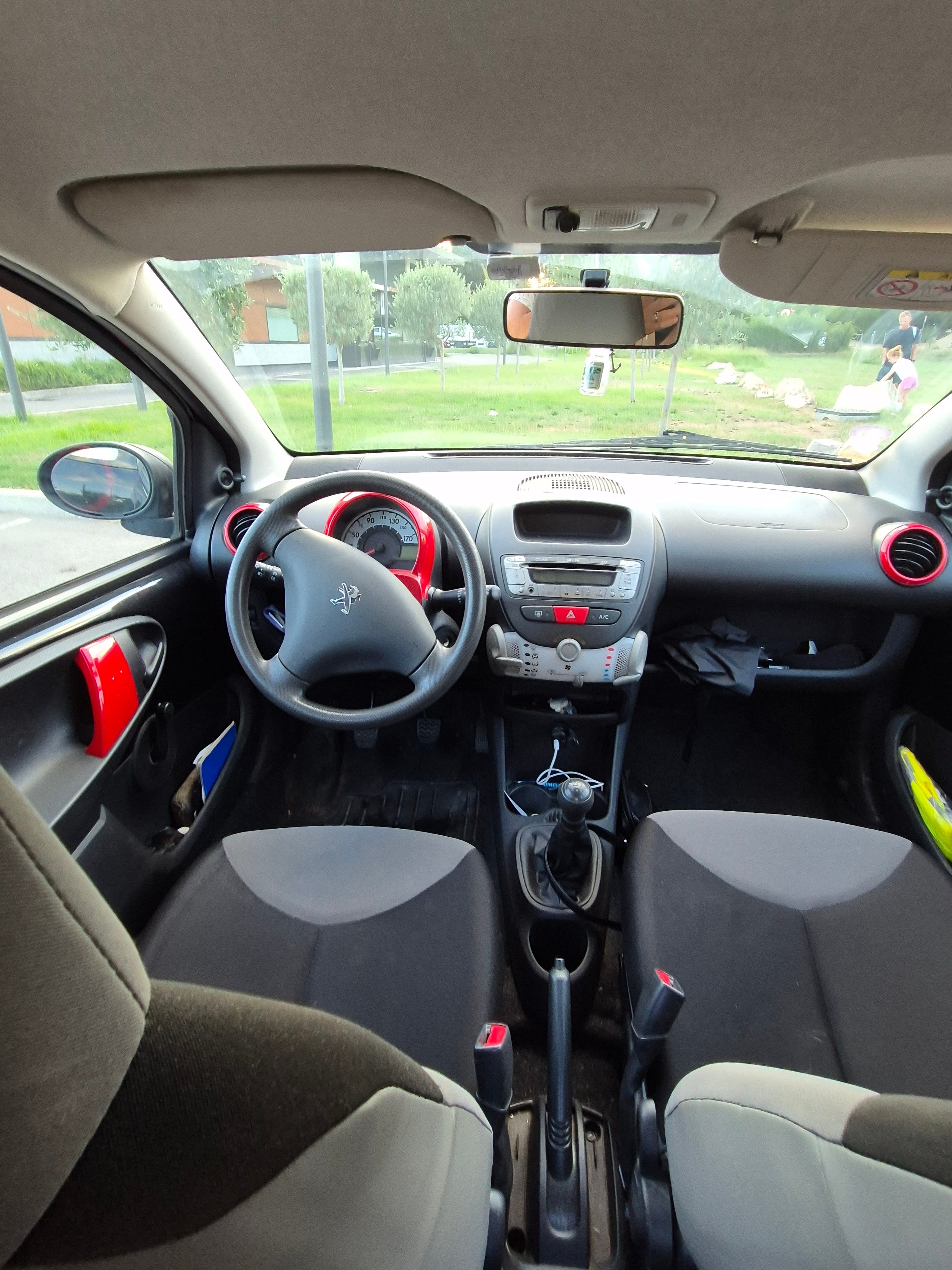 Peugeot 107 avec Entrée audio / iPod