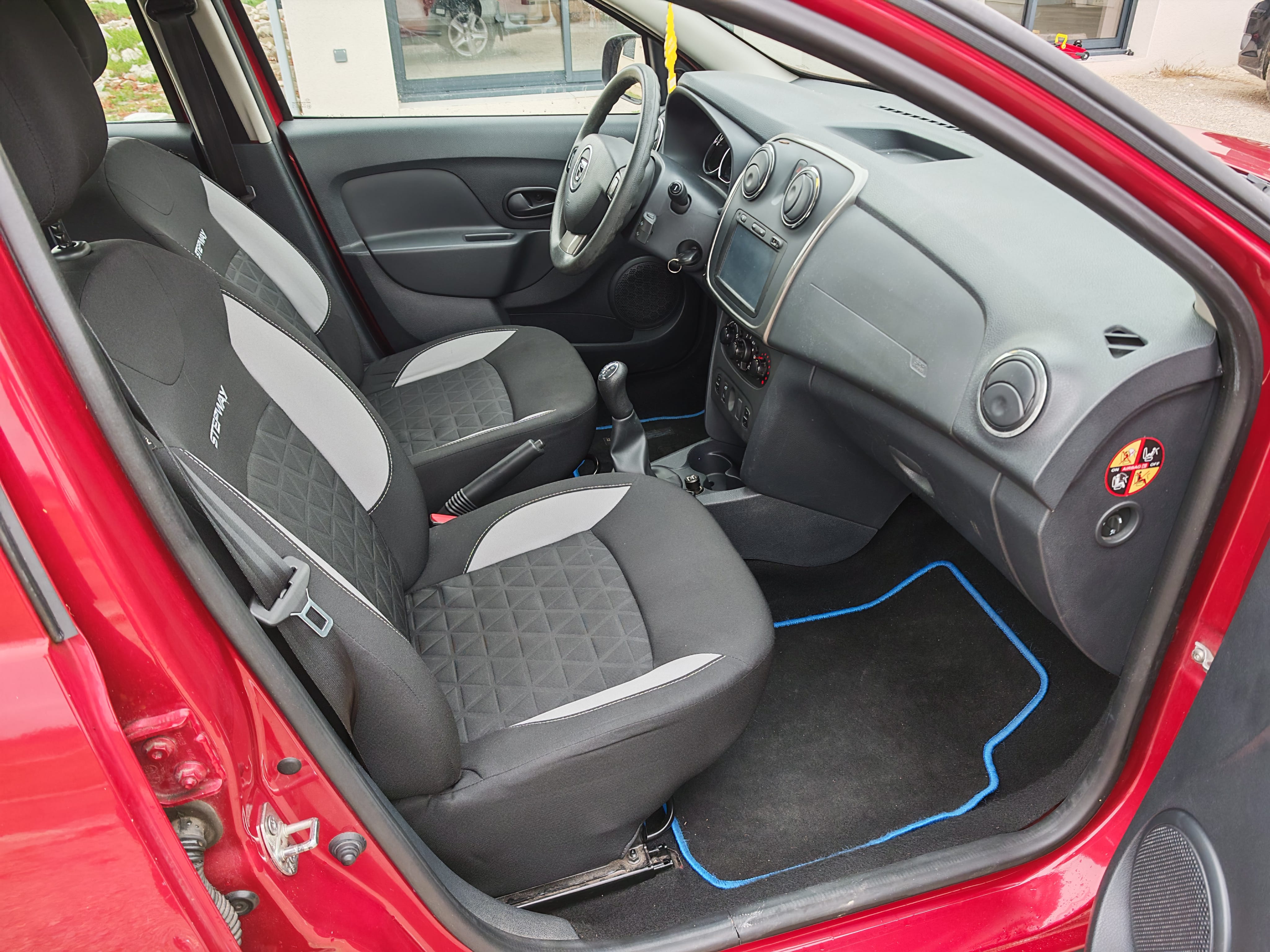 Dacia Sandero avec Entrée audio / iPod