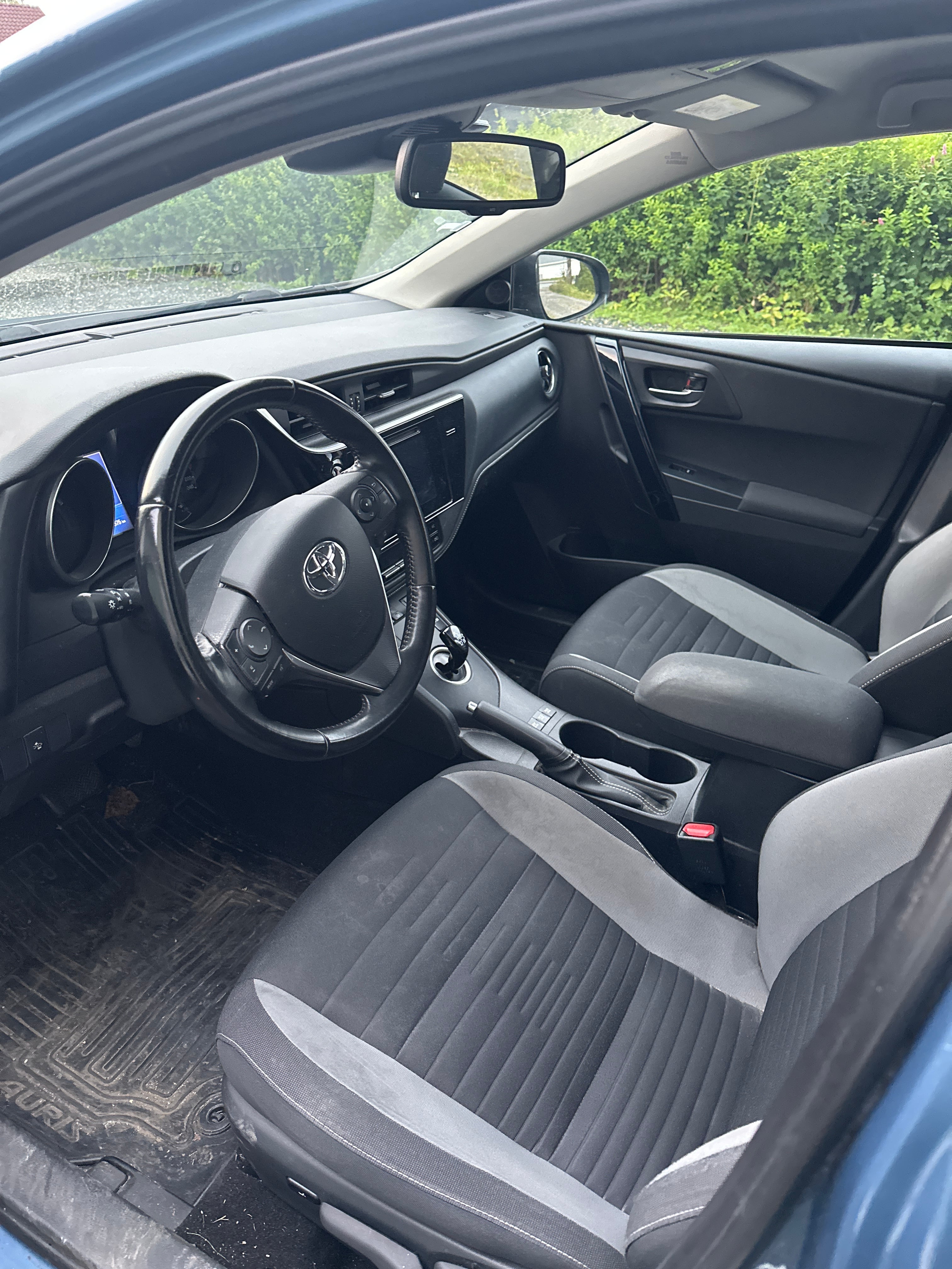 Toyota Auris Hybrid with GPS