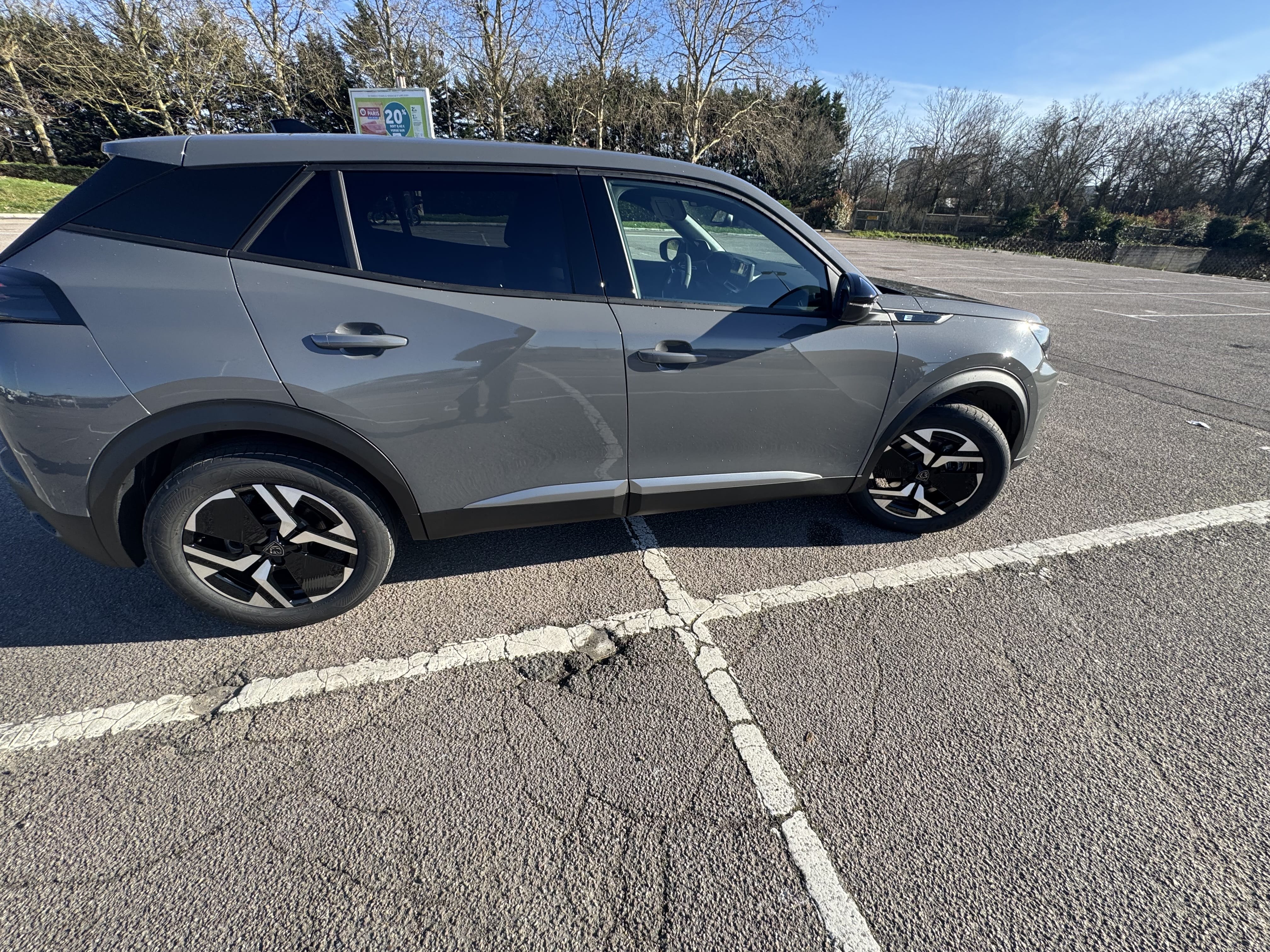 Peugeot e-2008 GT avec Climatisation