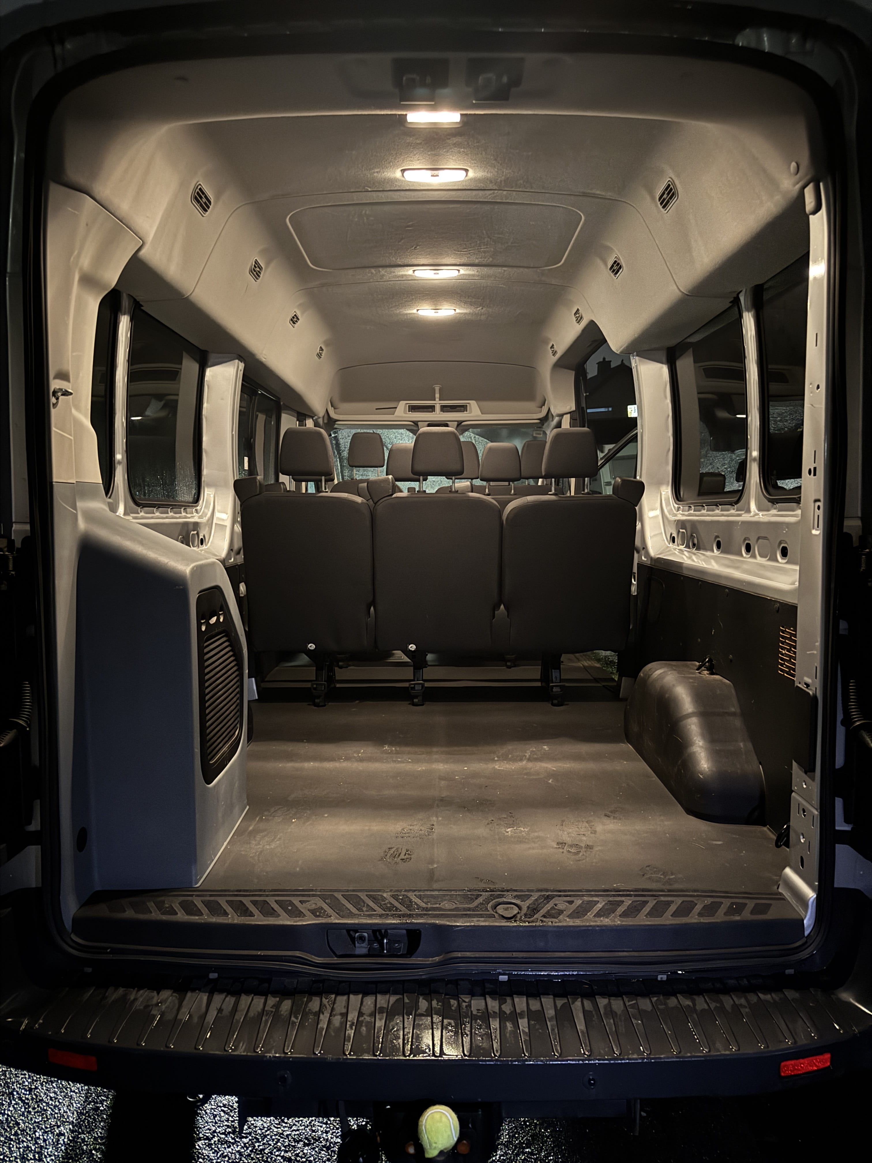 Ford Transit Kombi mit Bluetooth-Audio