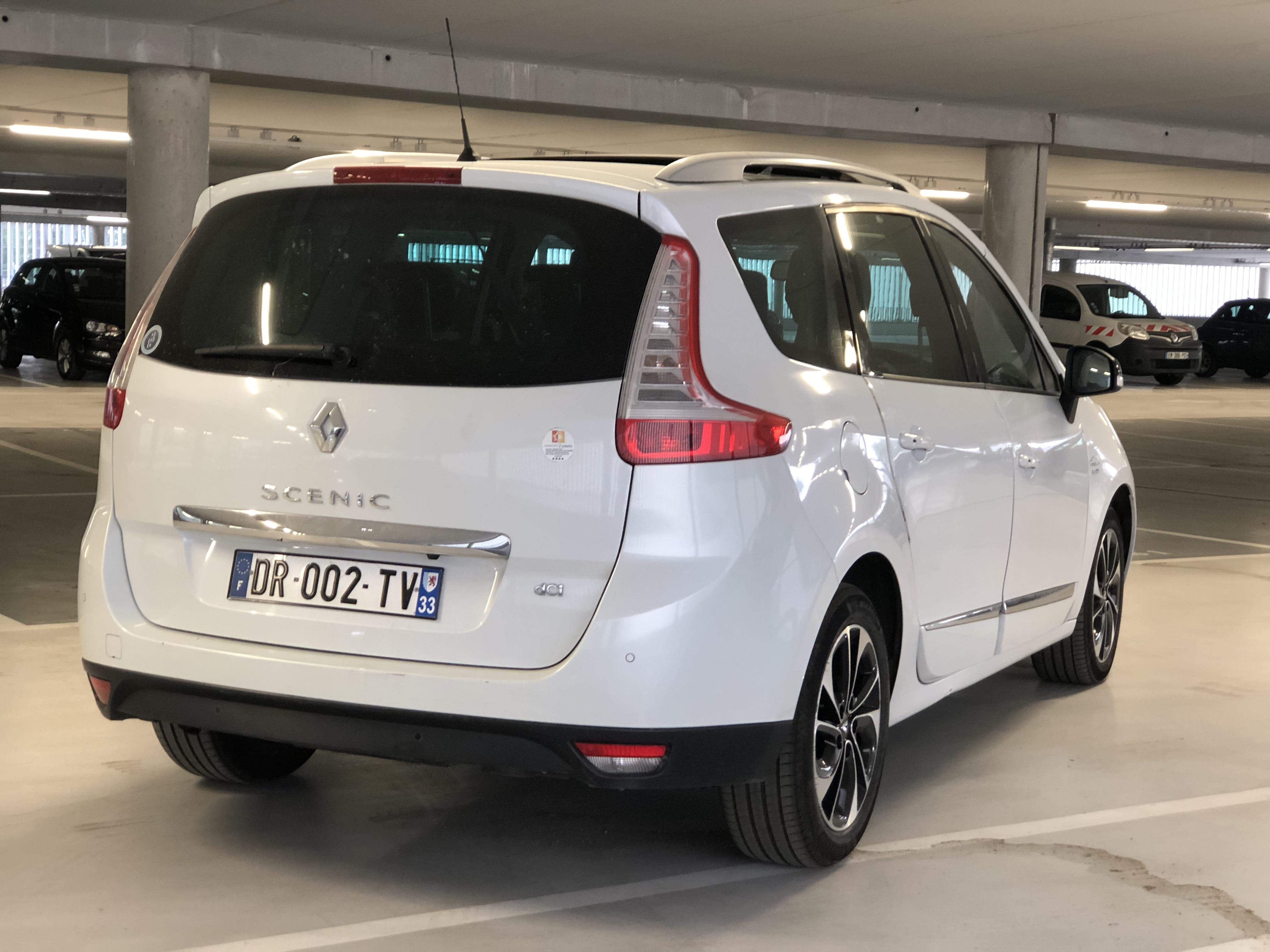 Renault Grand Scenic  Louez le Renault Grand Scénic 7 Places – Spacieux, Confortable et Économique !