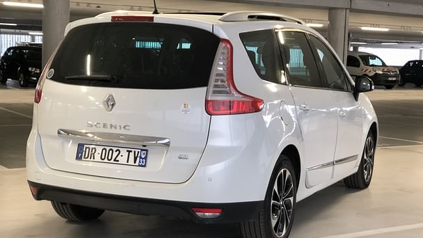 Renault Grand Scenic Louez le Renault Grand Scénic 7 Places – Spacieux, Confortable et Économique !