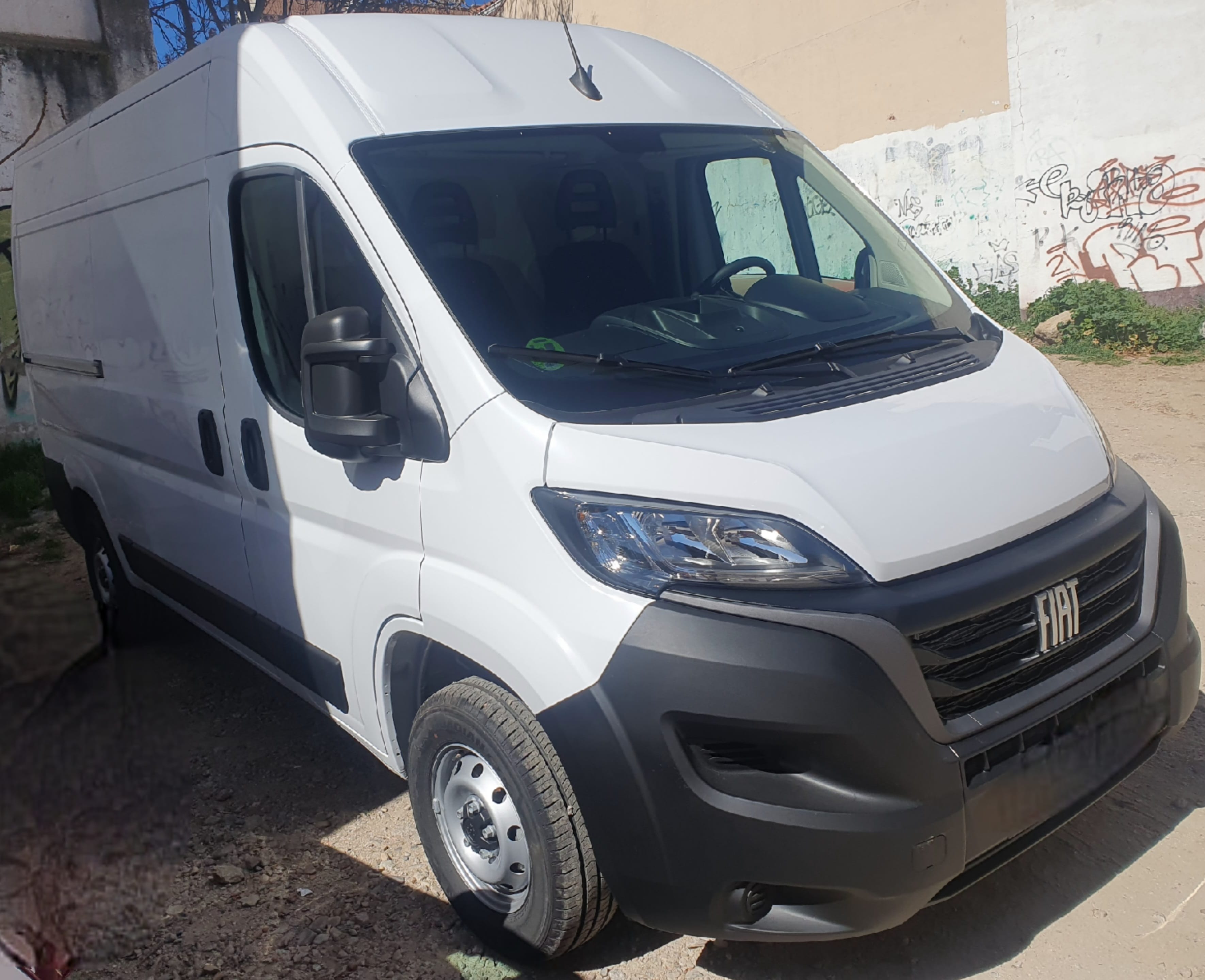 Fiat Ducato Furgoneta nueva, 120 km. De uso. con Portaequipajes