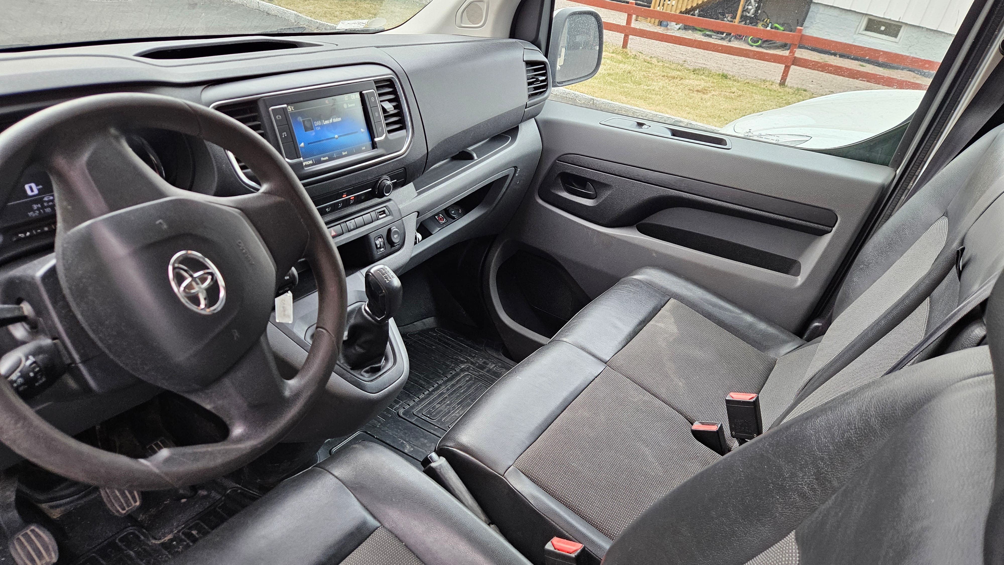 Toyota Proace Varebil med Tilhengerfeste