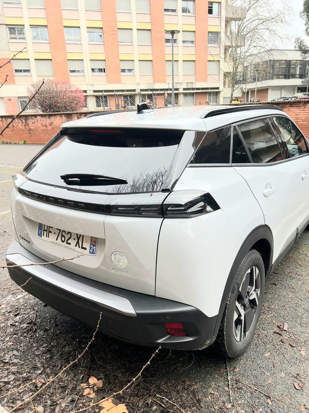 Peugeot e-2008 avec GPS