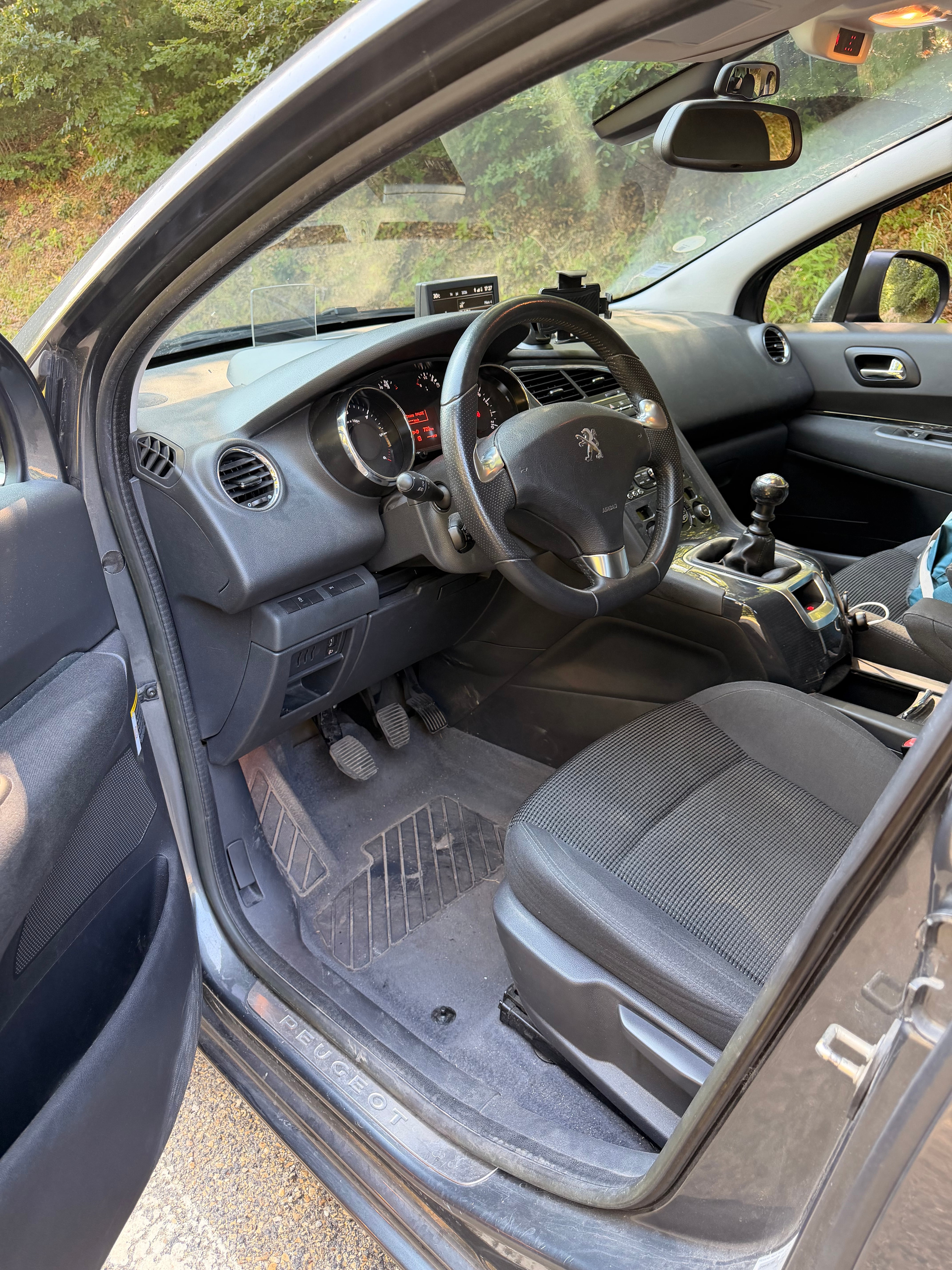 Peugeot 5008 avec GPS