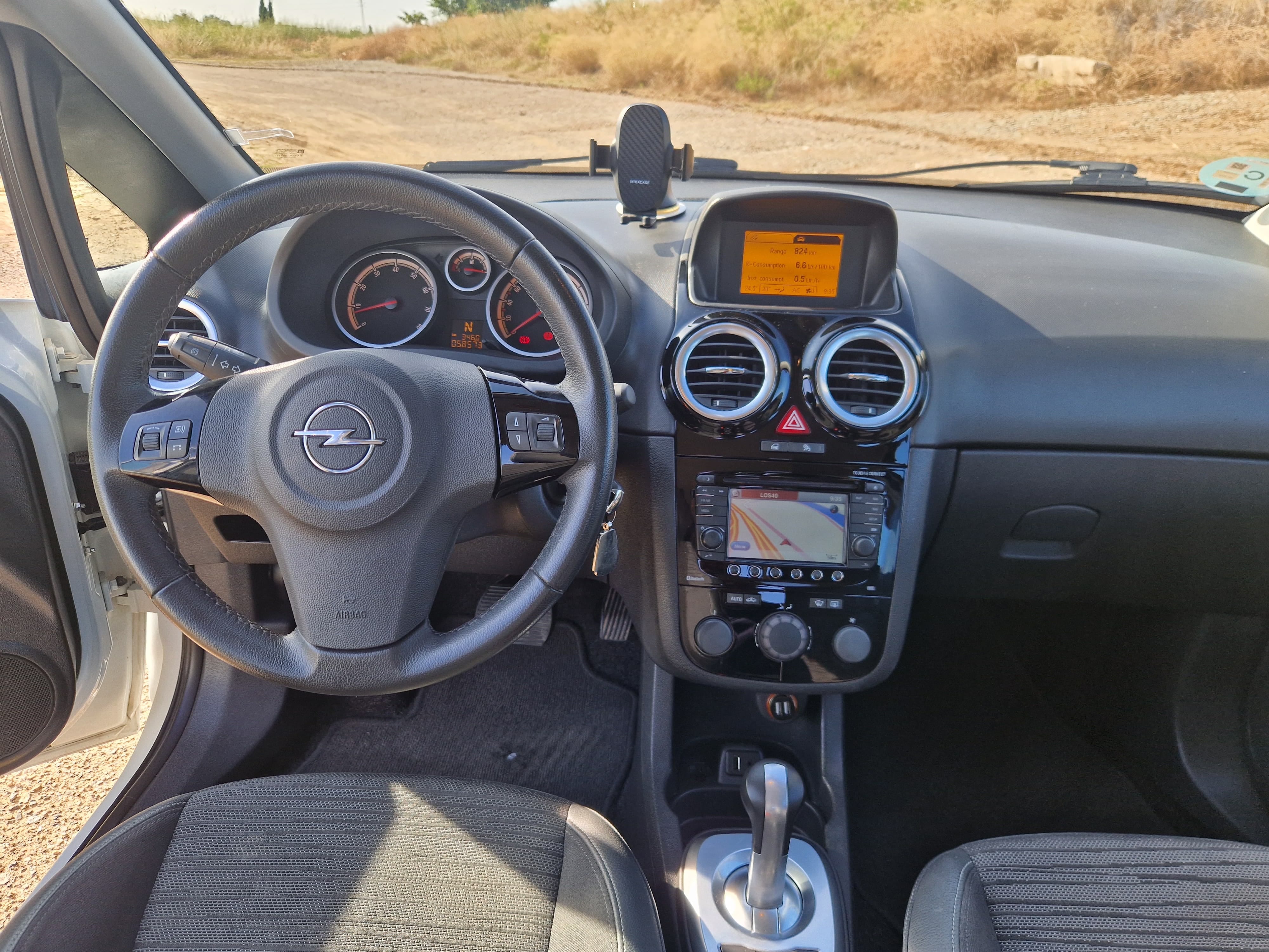 Opel Corsa Automático Conducción Cómoda y Ágil, Perfecto para Ciudad y Carretera.