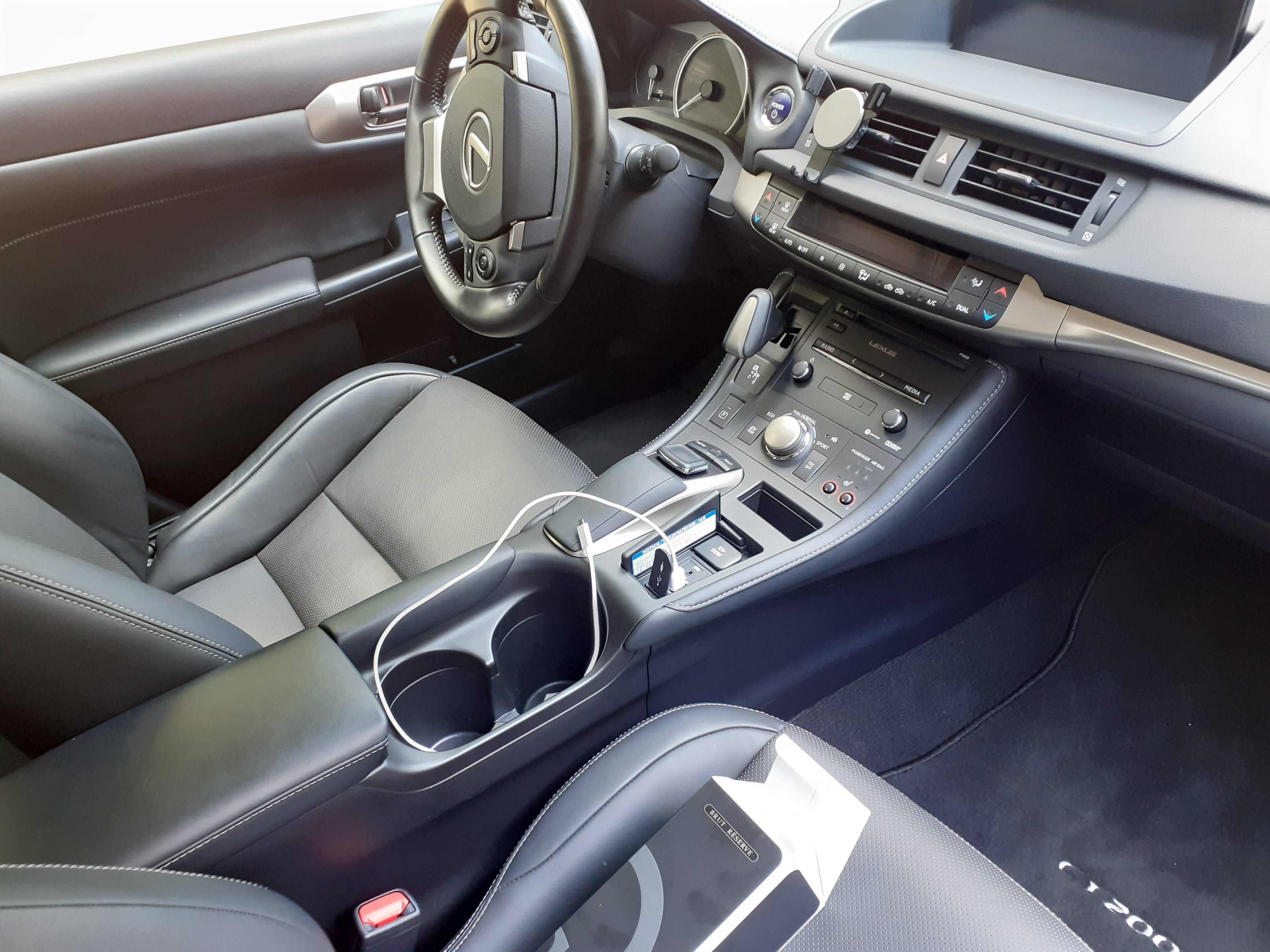 Lexus CT 200h avec GPS